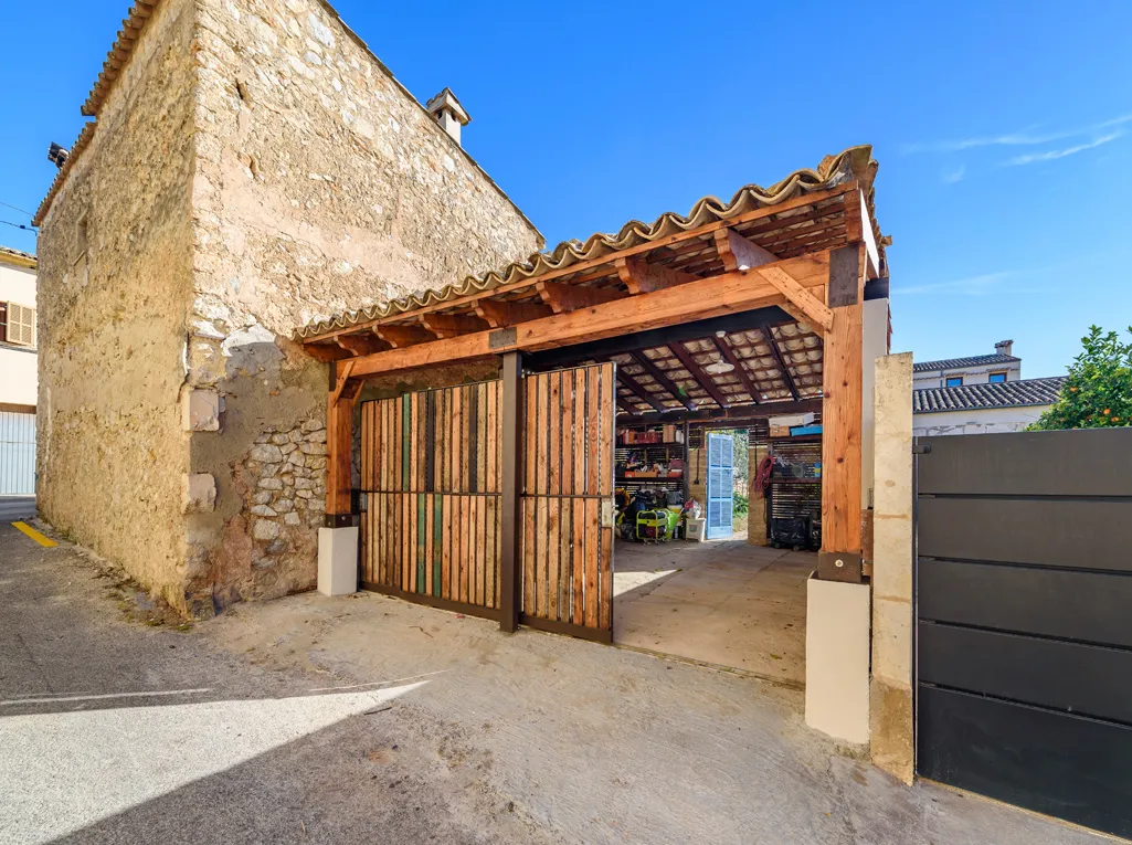 Urocza kamienica z pięknym terenem zewnętrznym w Campanet-21