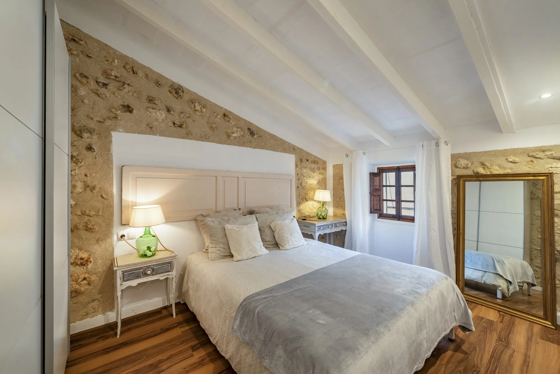 Urocza kamienica z pięknym terenem zewnętrznym w Campanet-15