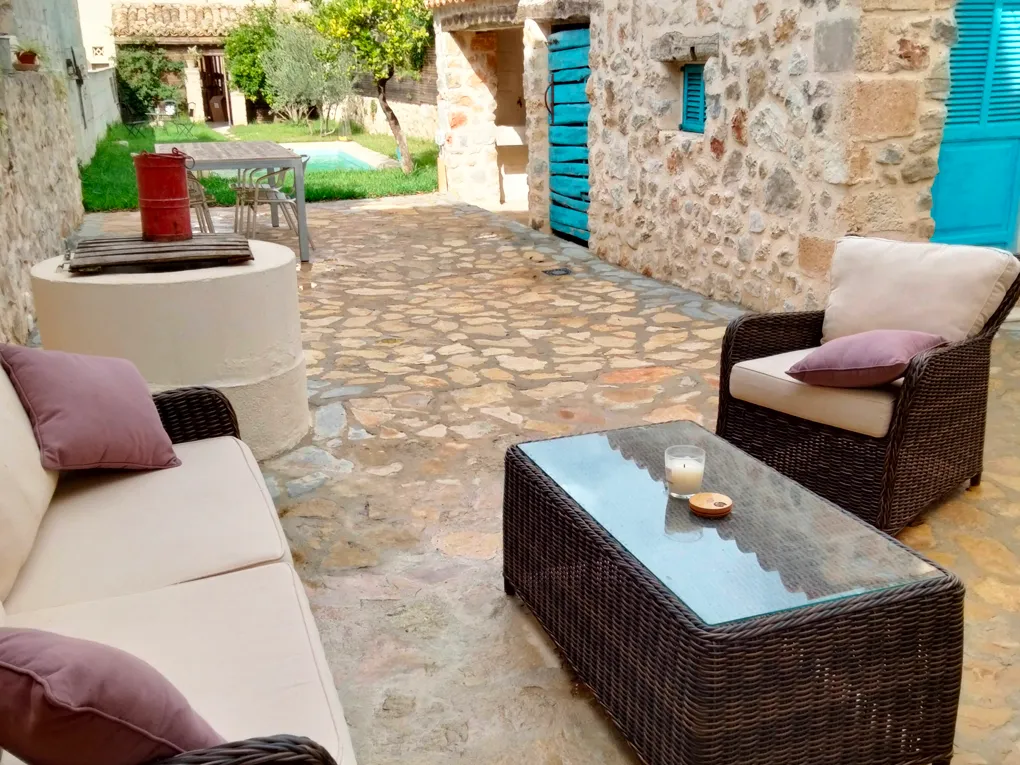 Urocza kamienica z pięknym terenem zewnętrznym w Campanet-6