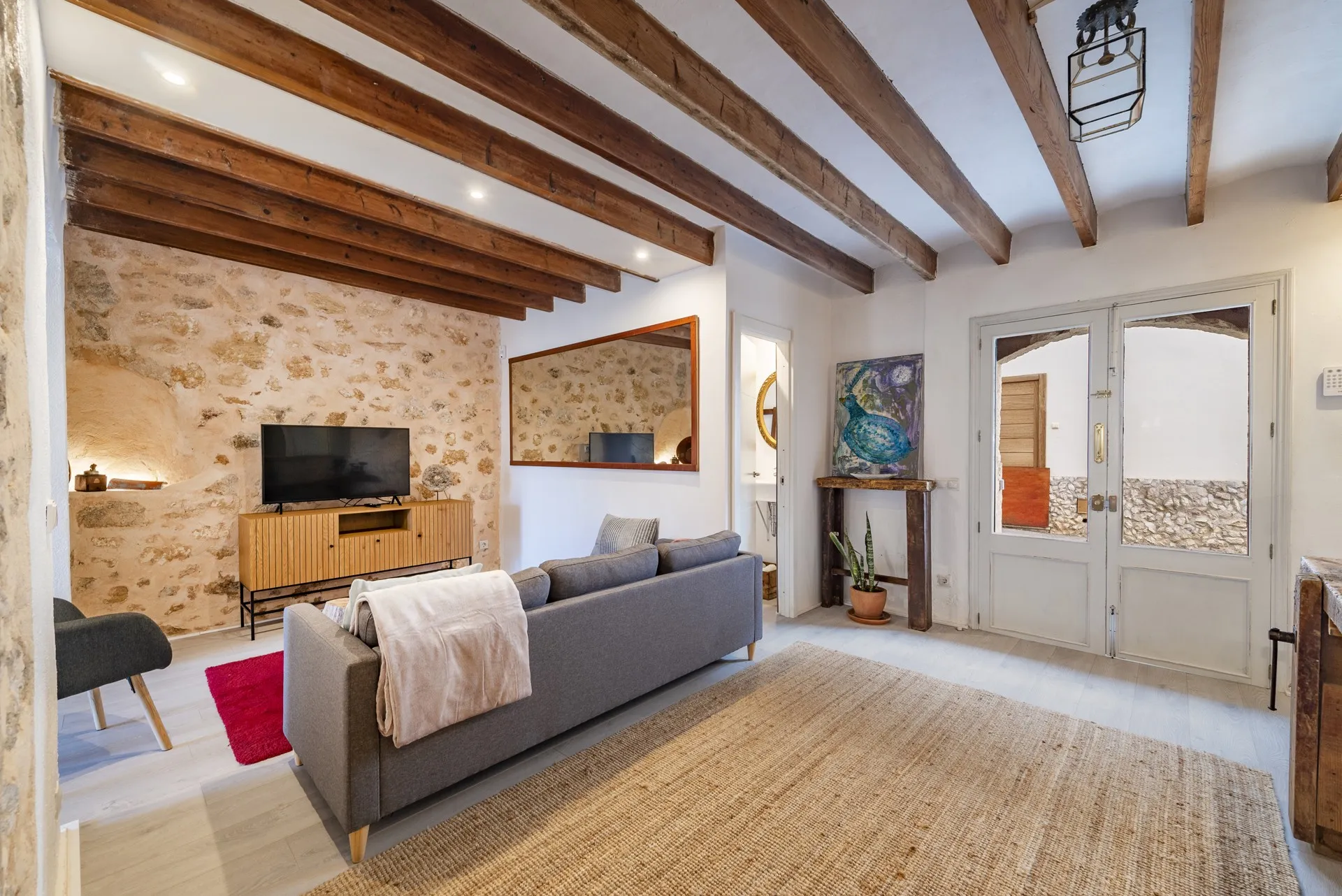 Urocza kamienica z pięknym terenem zewnętrznym w Campanet-8