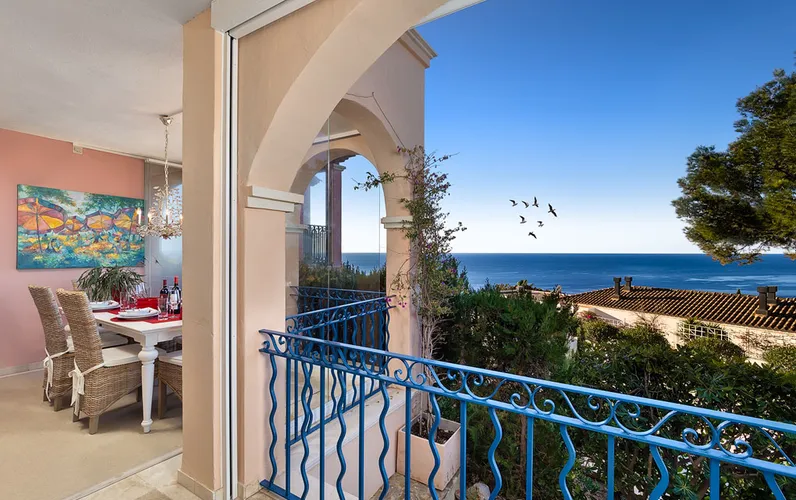 Elegante appartamento vista mare dal sapore mediterraneo a Nova Santa Ponsa