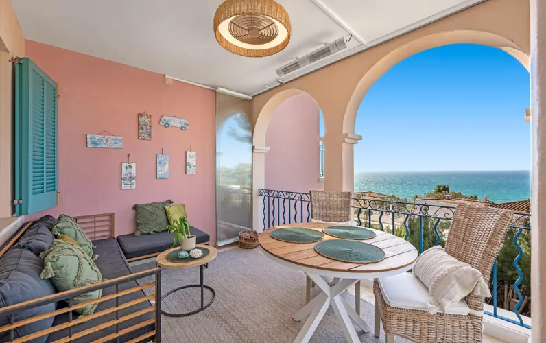Elegante appartamento vista mare dal sapore mediterraneo a Nova Santa Ponsa