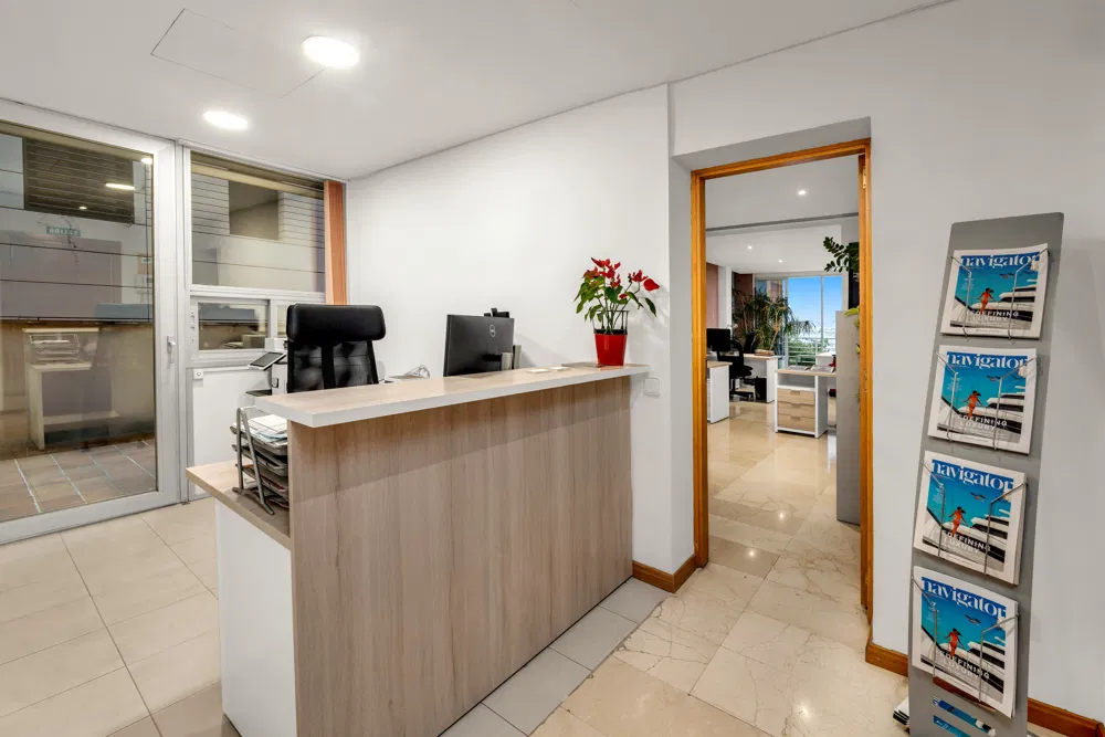 Prestige Immobilie nutzbar als Büro oder Wohnung mit spektakulärem Meerblick-19