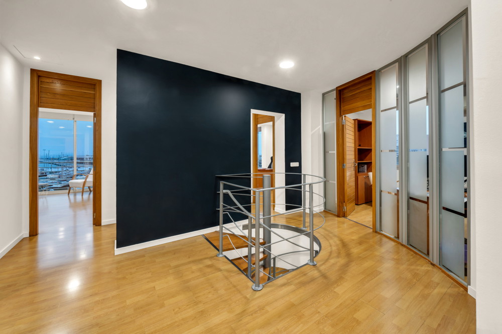 Prestige Immobilie nutzbar als Büro oder Wohnung mit spektakulärem Meerblick-6