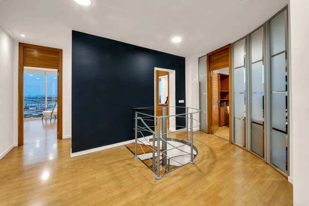 Prestige Immobilie nutzbar als Büro oder Wohnung mit spektakulärem Meerblick-6