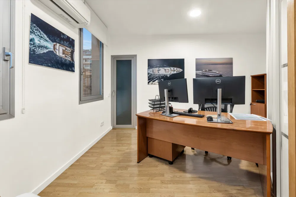 Prestige Immobilie nutzbar als Büro oder Wohnung mit spektakulärem Meerblick-18
