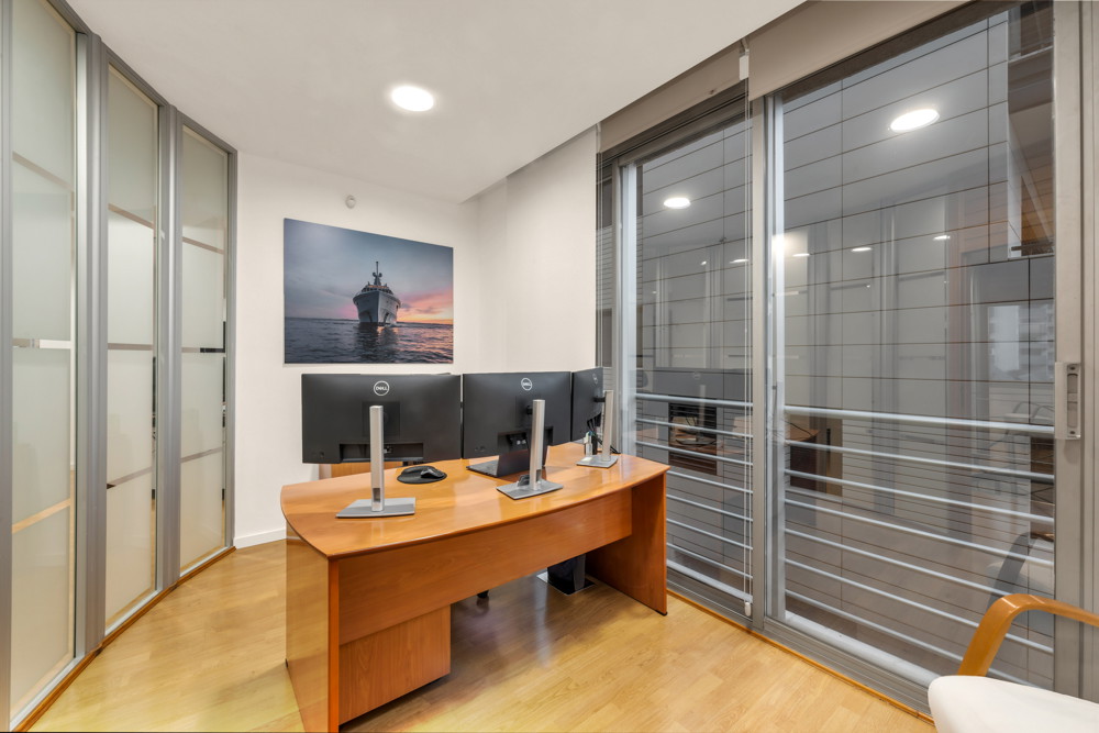 Prestige Immobilie nutzbar als Büro oder Wohnung mit spektakulärem Meerblick-14
