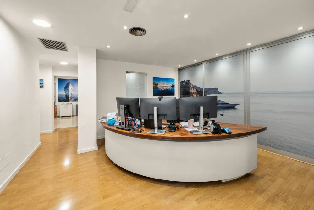 Prestige Immobilie nutzbar als Büro oder Wohnung mit spektakulärem Meerblick-15