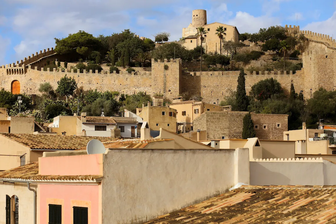 Casa de pueblo modernizada con terraza panorámica-2