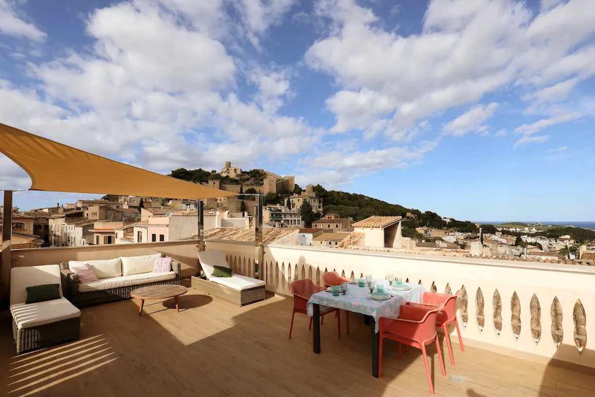Casa de pueblo modernizada con terraza panorámica-1