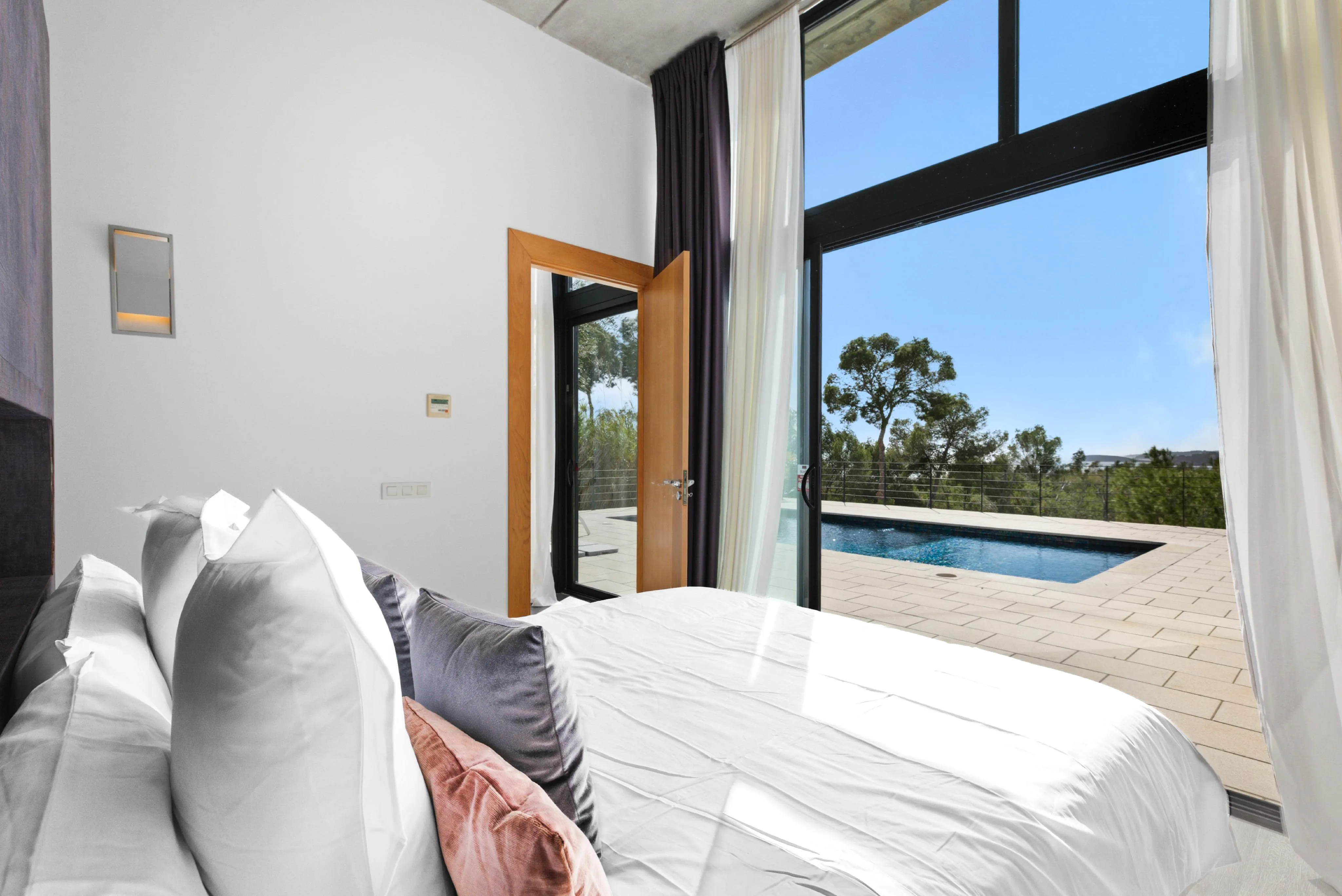 Ultra-modern halfvrijstaand huis aan de Costa de'n Blanes-12