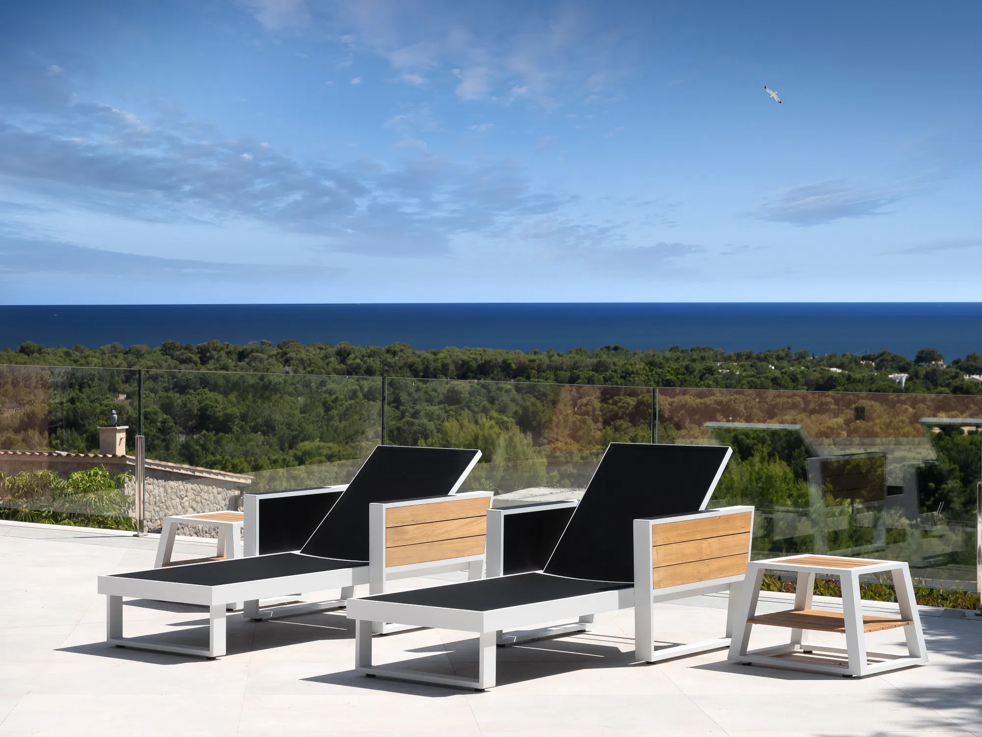 Villa completamente ristrutturata con vista sul mare e straordinarie spazi all’aperto-3