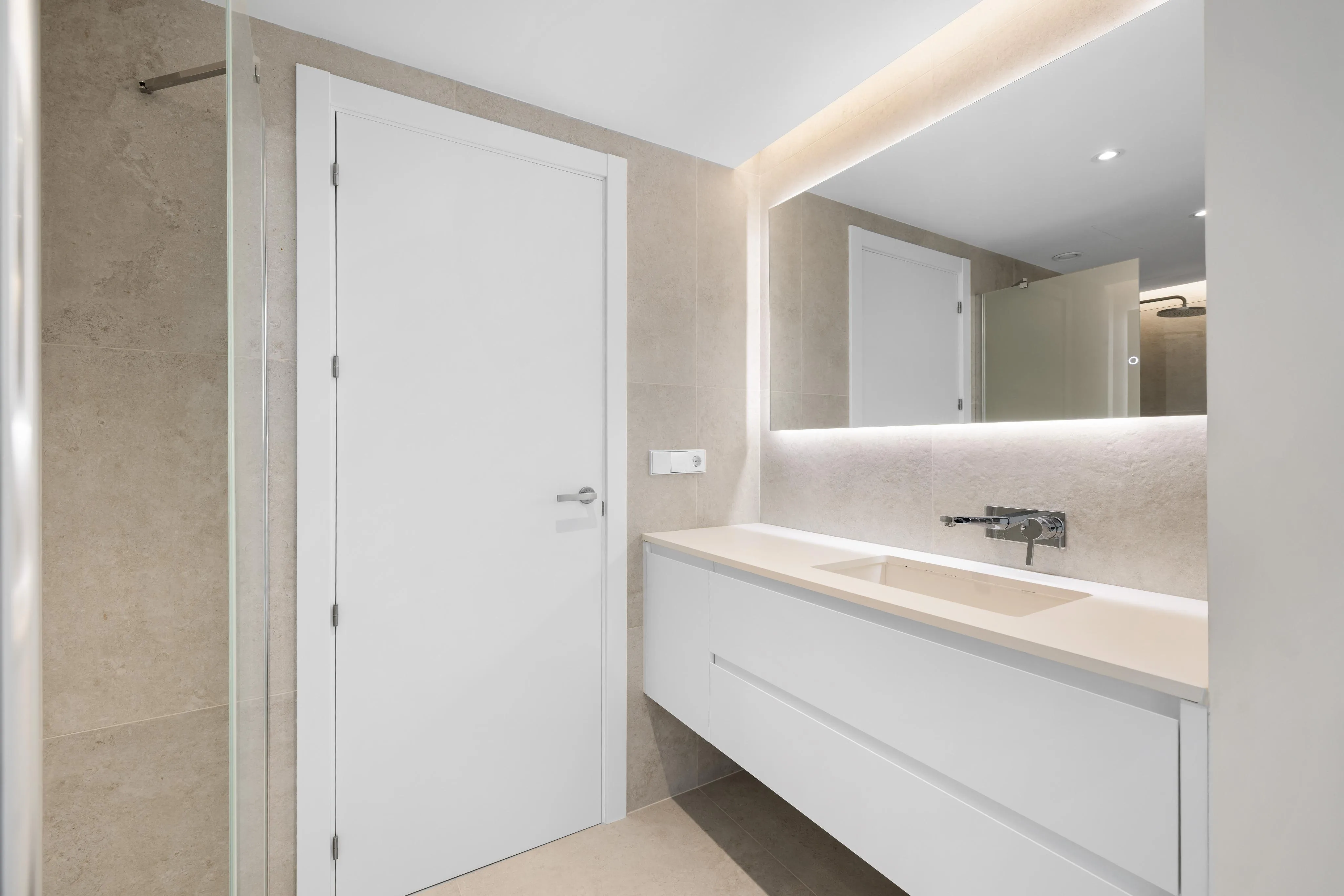 Vie de luxe dans une nouvelle construction à Palma, un refuge moderne avec élégance et confort-12