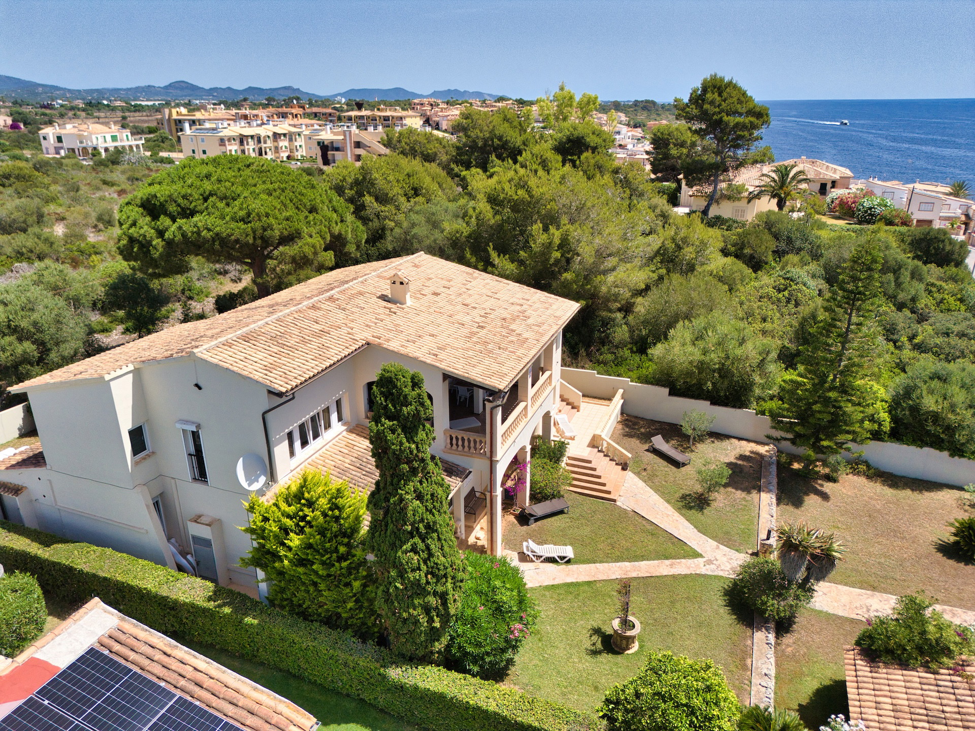 Stylish villa with two residential units in a prime coastal location