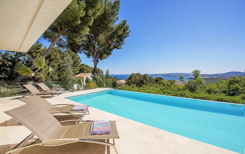Le bonheur avec une vue panoramique : Villa de vacances moderne à Portals Hills ETV/4730