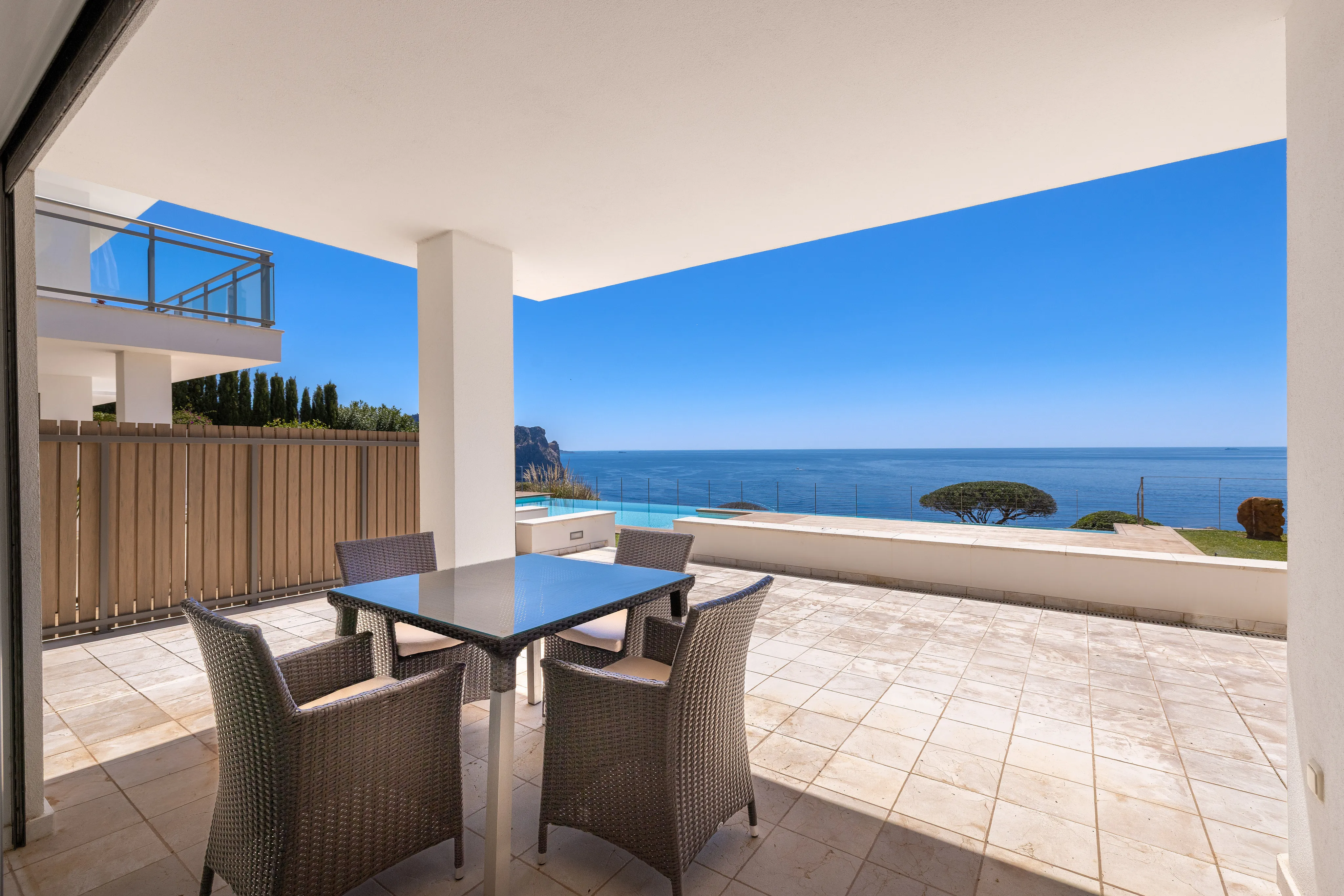 Modern garden apartment on the seafront with sea views-2