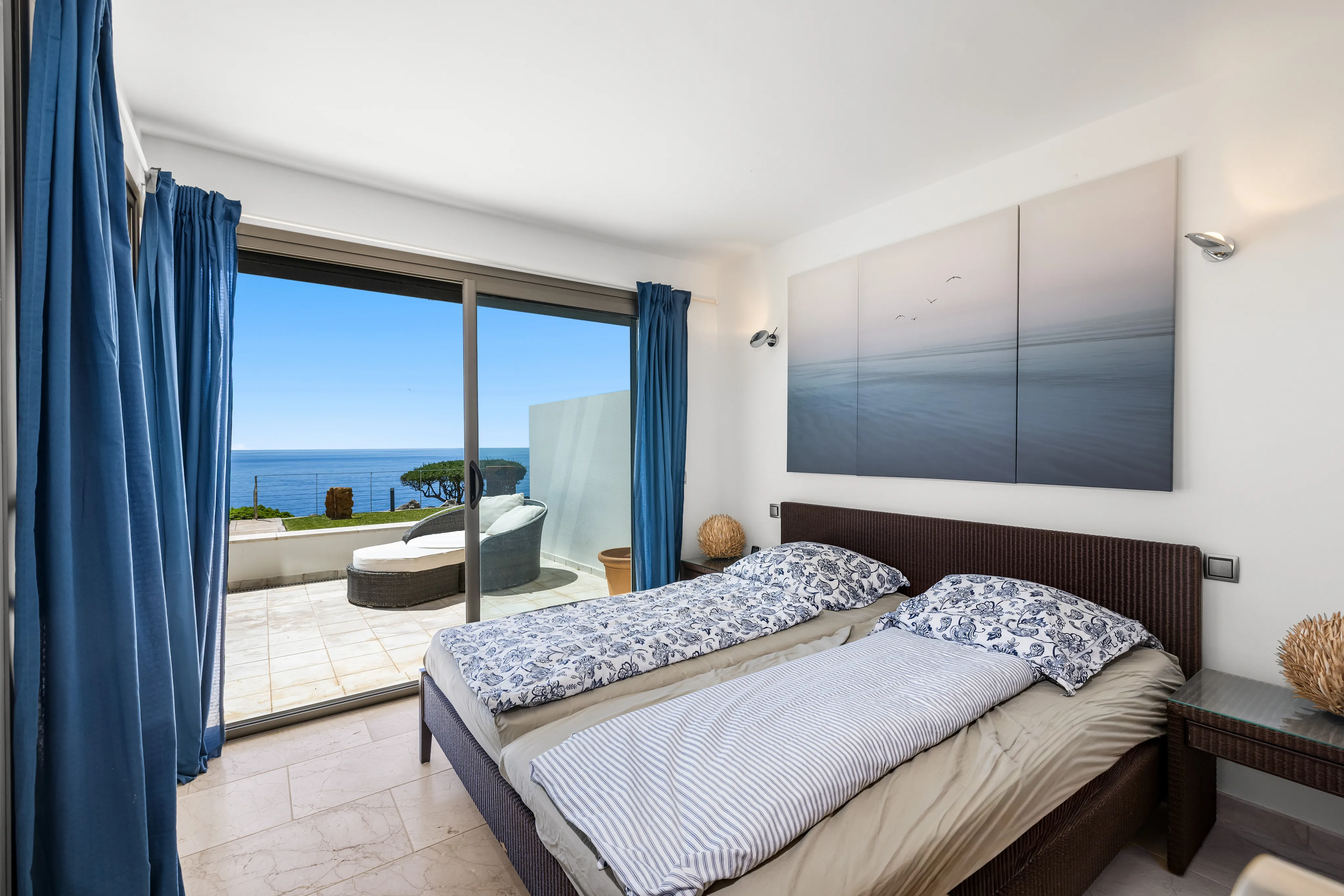 Modern garden apartment on the seafront with sea views-8