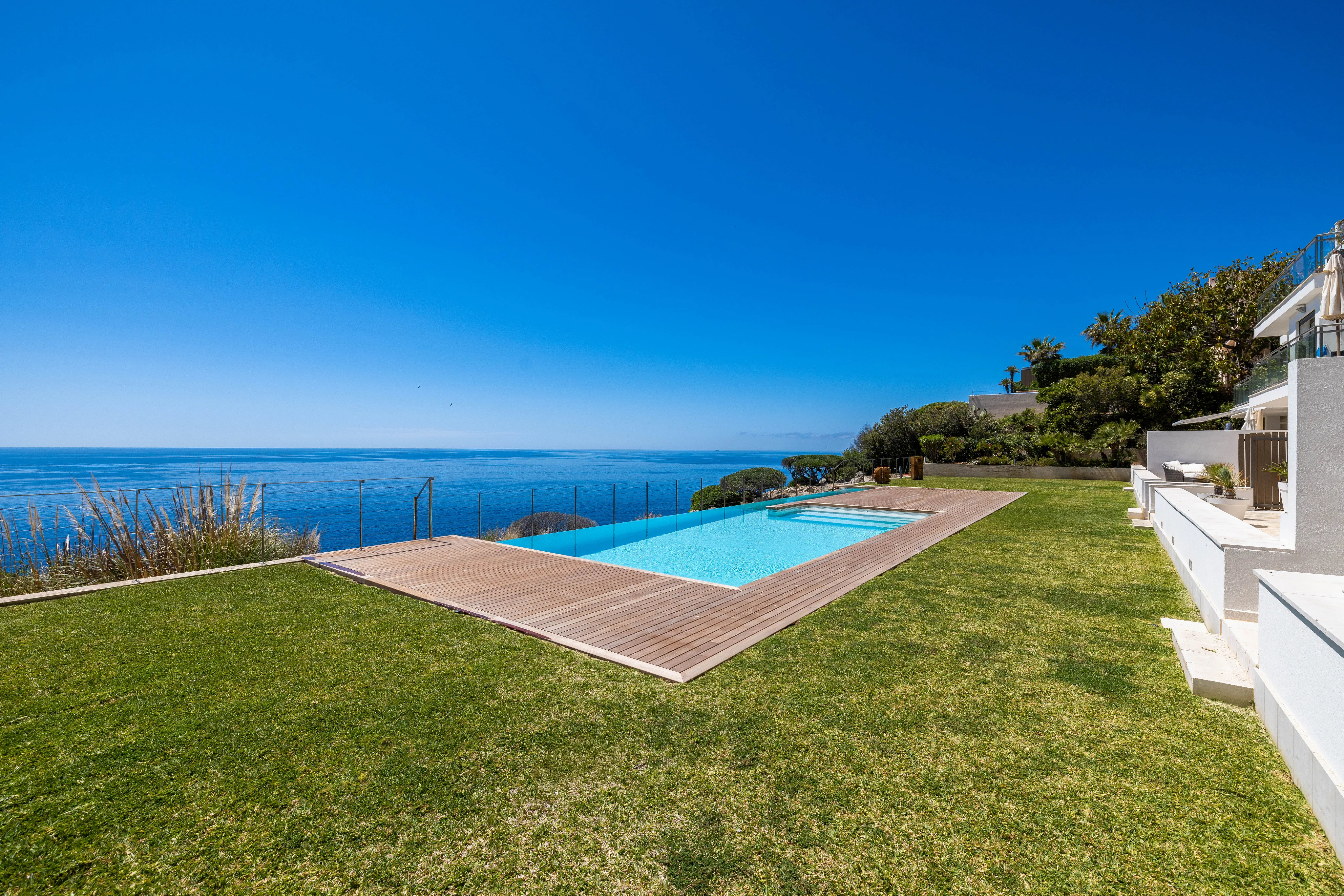 Modern garden apartment on the seafront with sea views-9