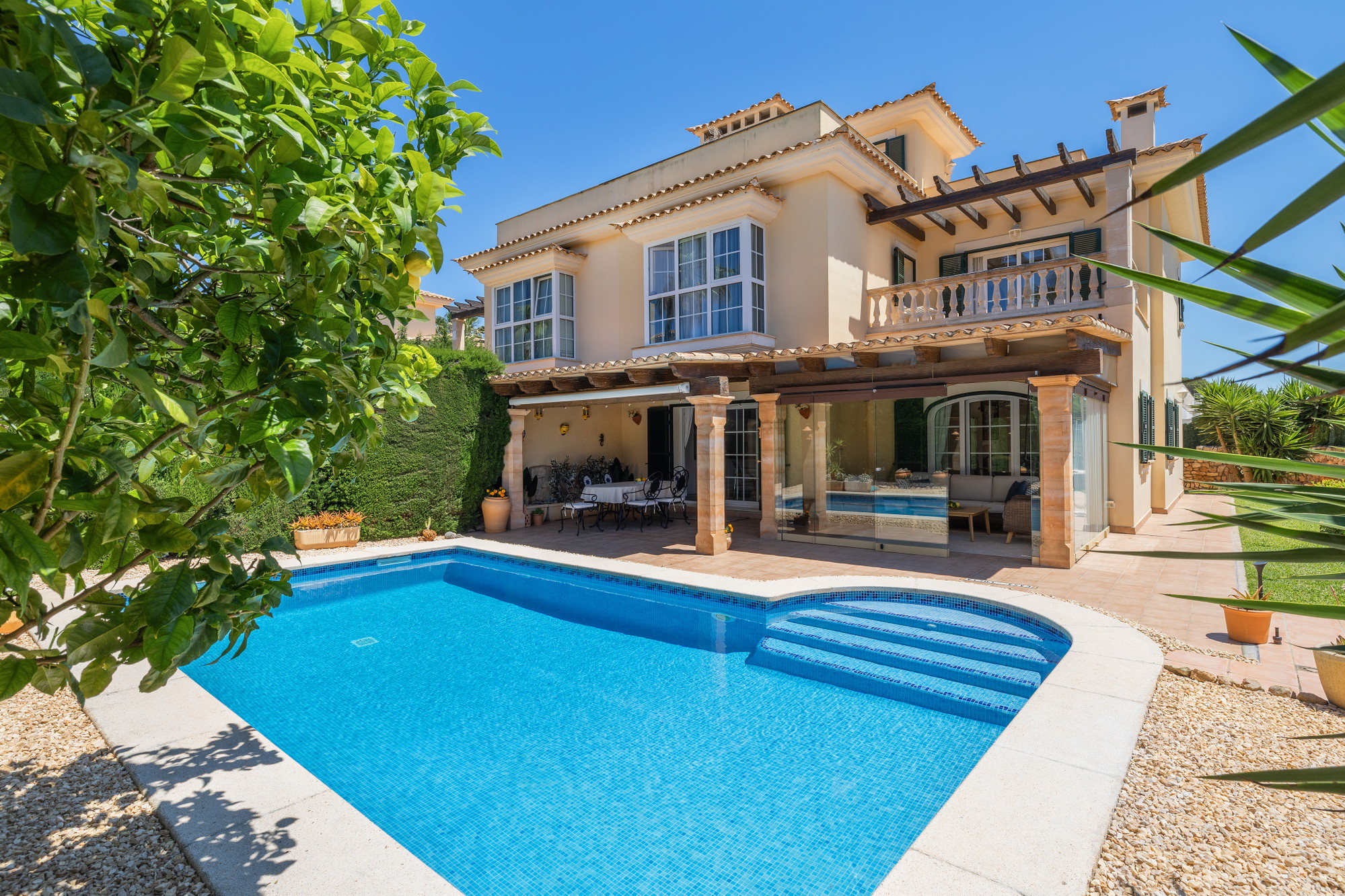 Vila adossada exclusiva amb piscina a Puig de Ros-20