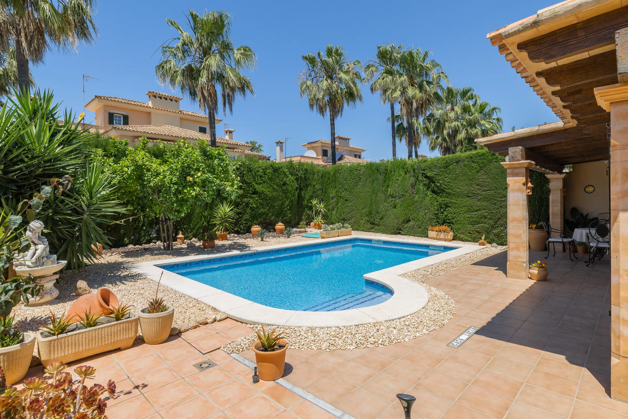 Vila adossada exclusiva amb piscina a Puig de Ros-19