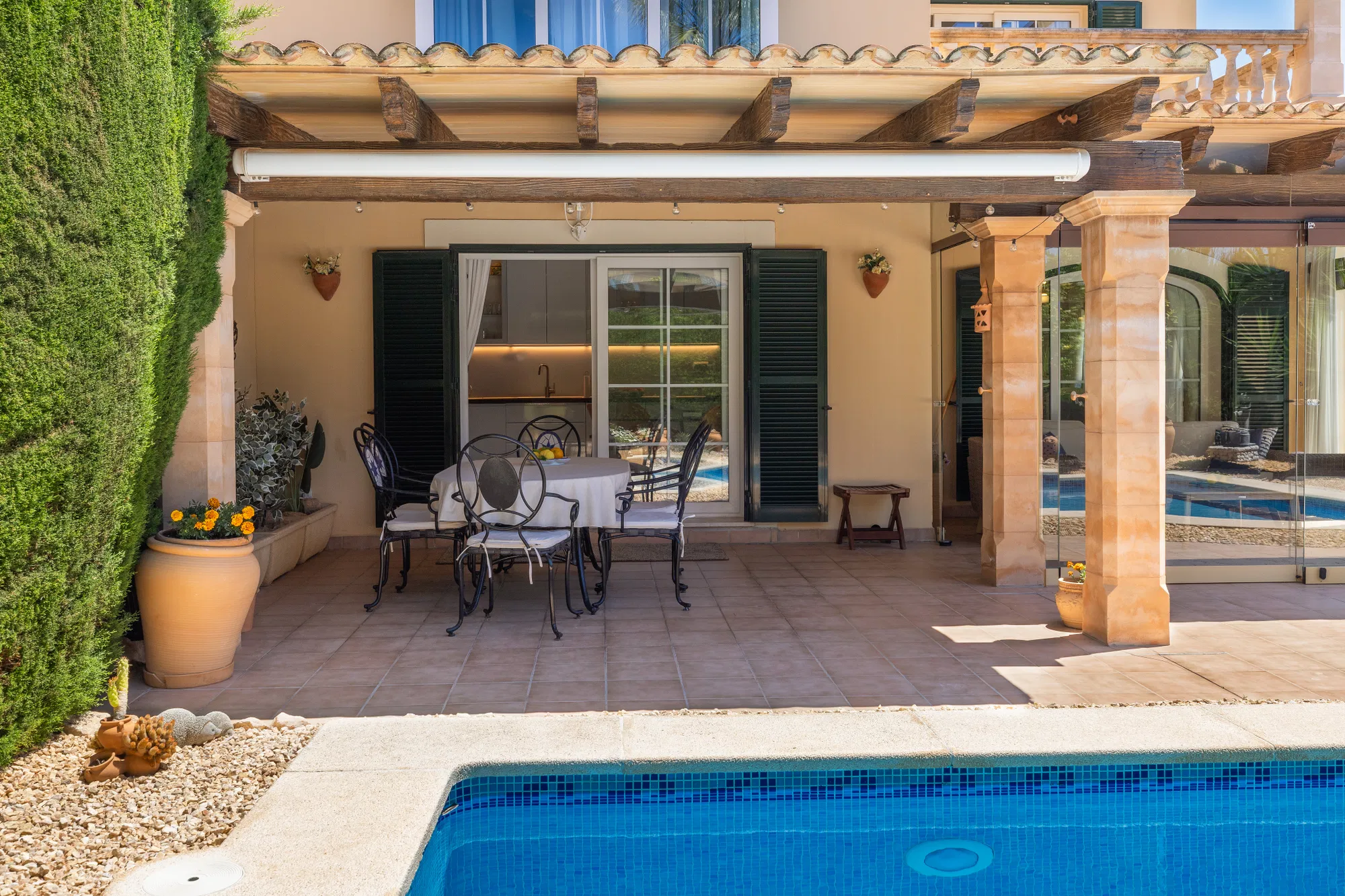 Vila adossada exclusiva amb piscina a Puig de Ros-2