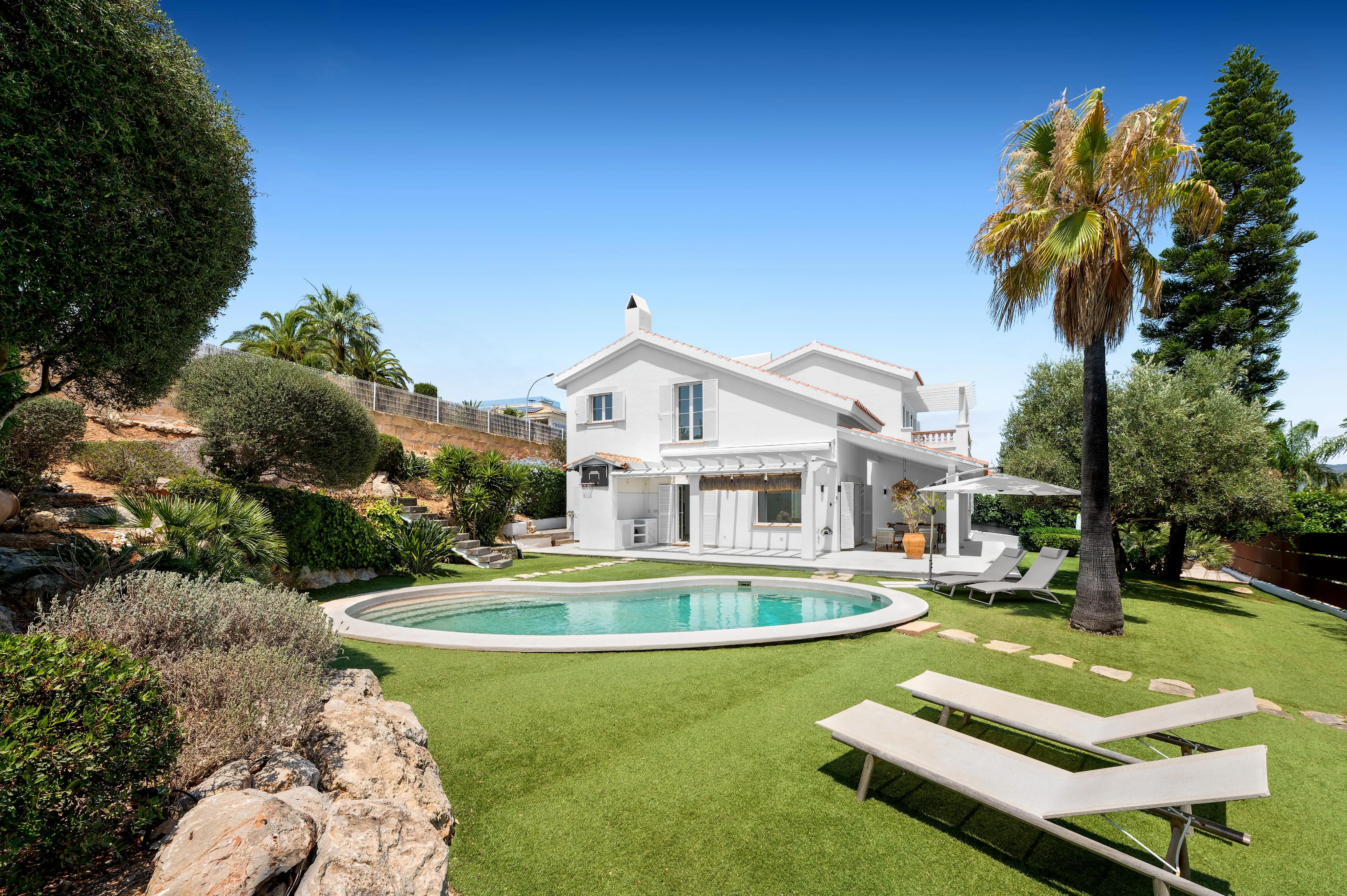 Spacious Villa in Prime Residential Area-1