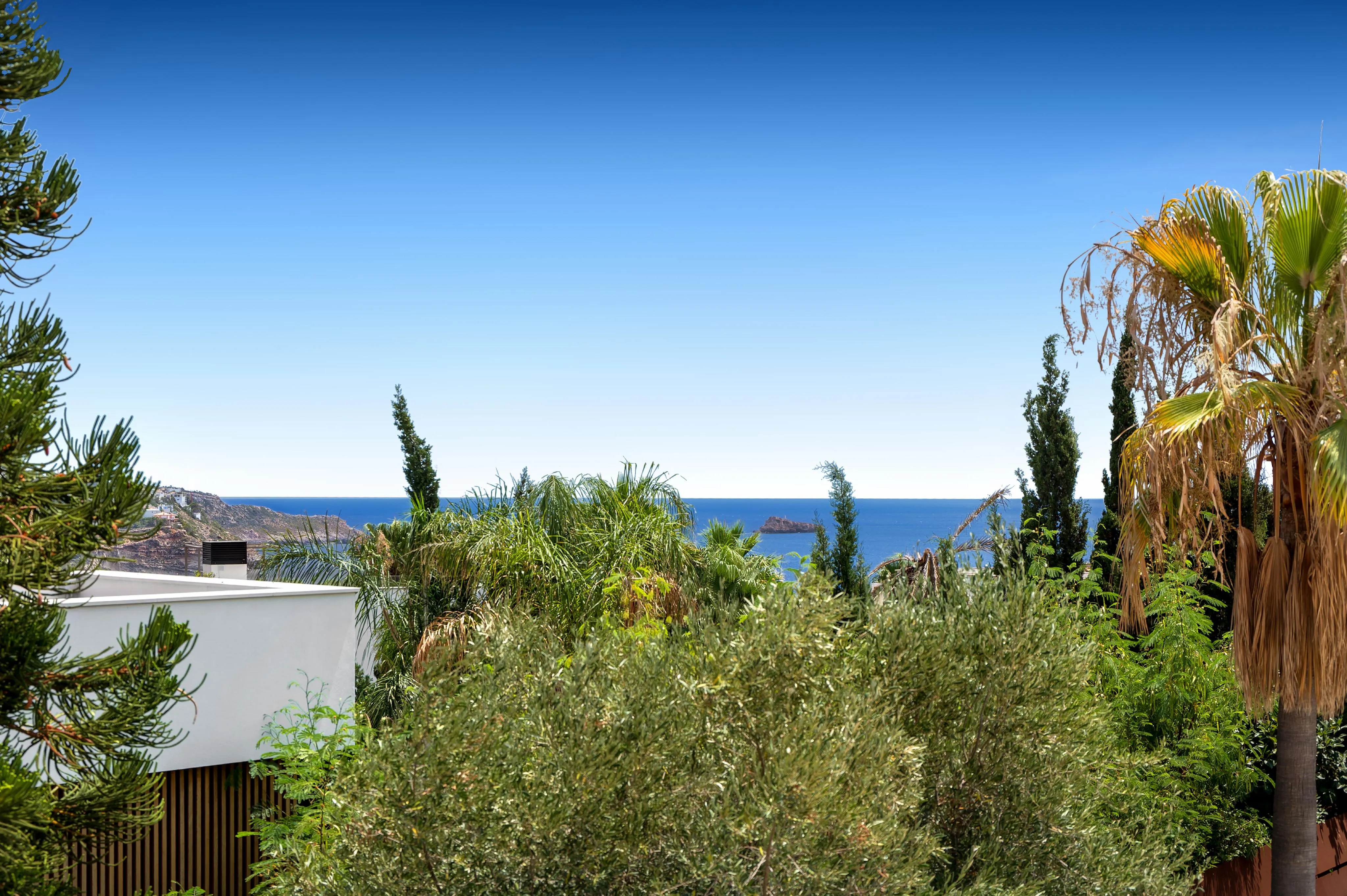 Spacious Villa in Prime Residential Area-10