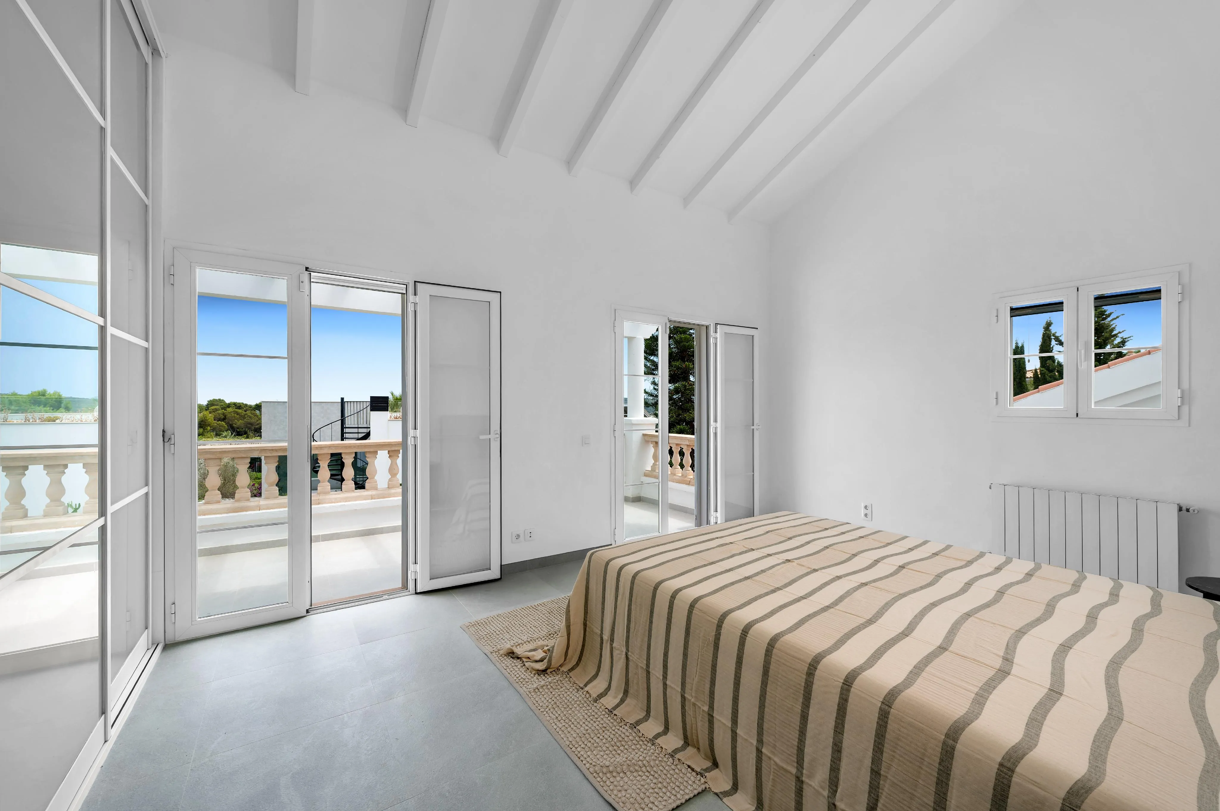 Spacious Villa in Prime Residential Area-8