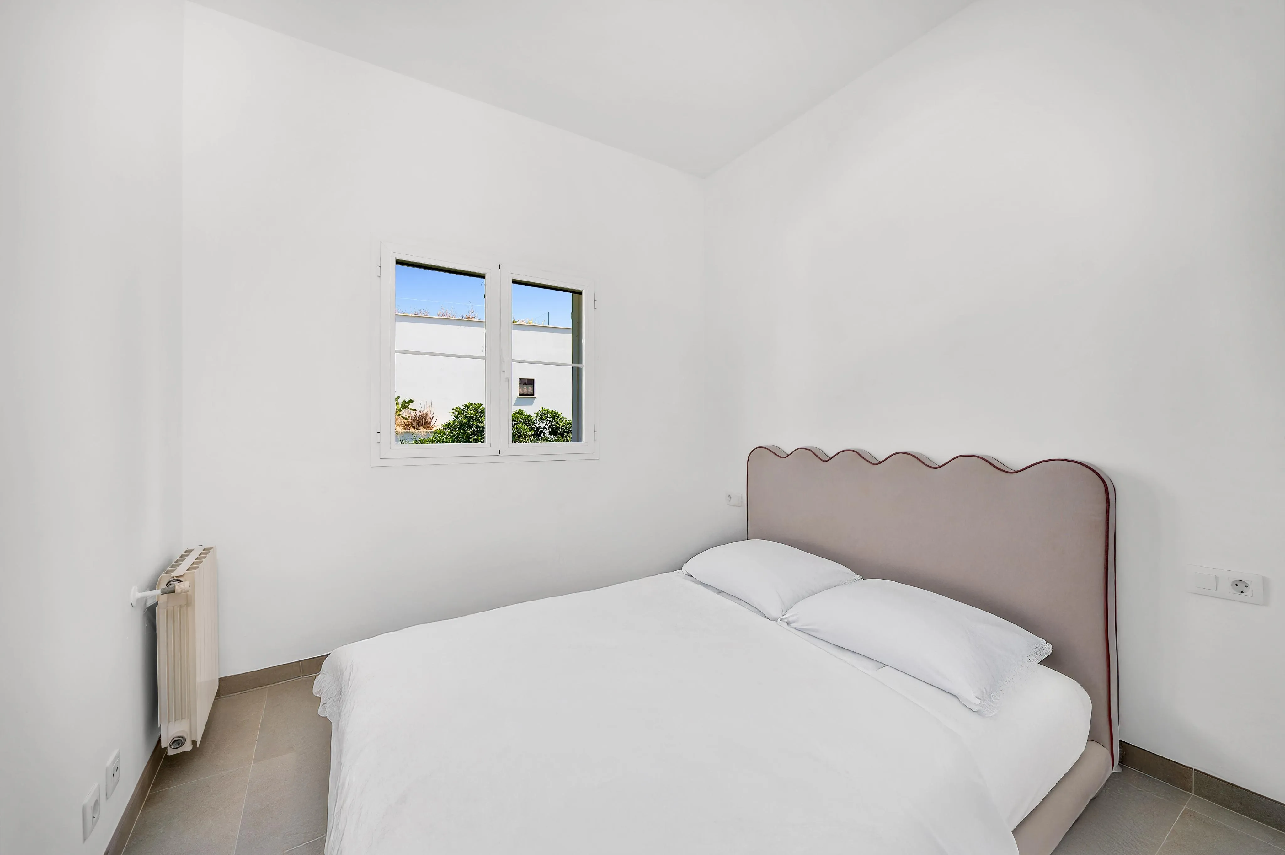 Spacious Villa in Prime Residential Area-6