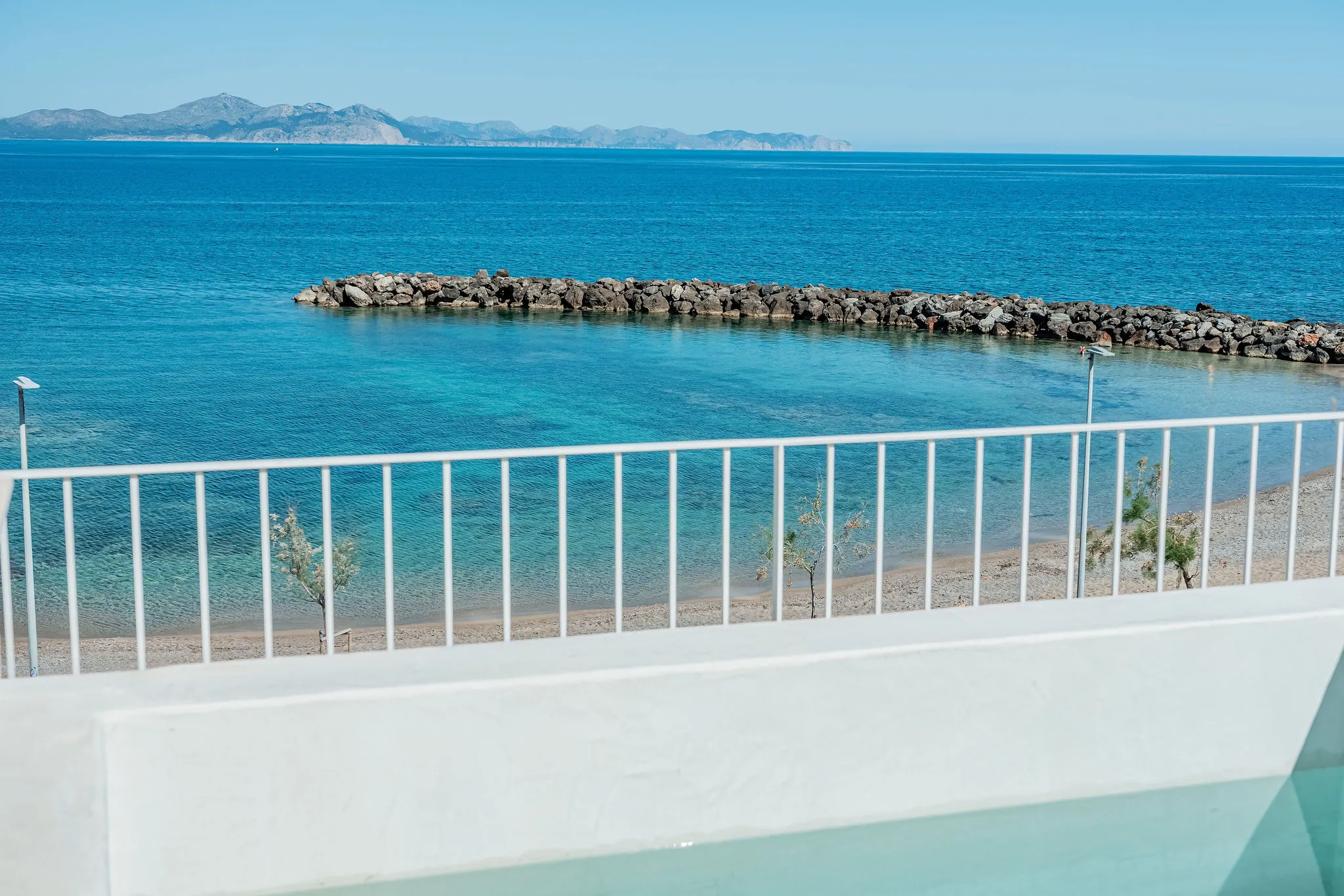 New penthouse with spacious rooftop terrace on the seafront-1