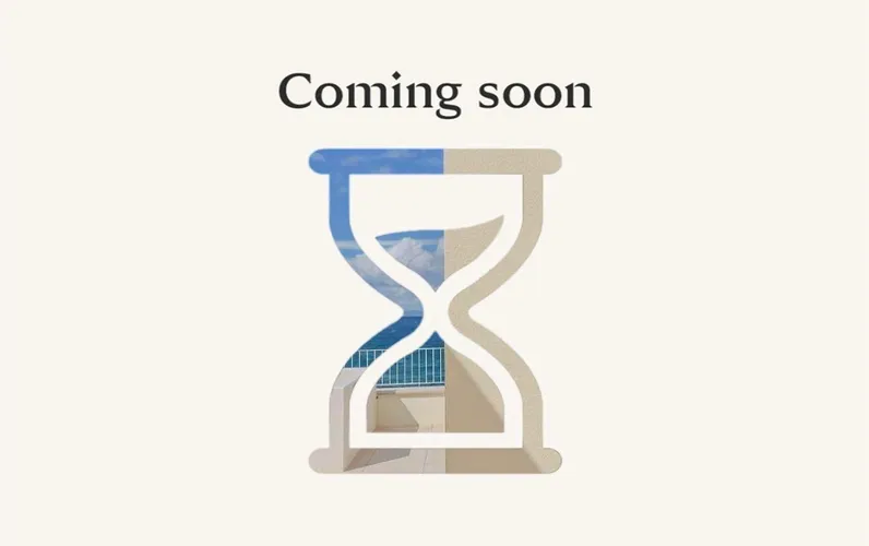 Attico di nuova costruzione con ampia terrazza sul tetto in riva al mare