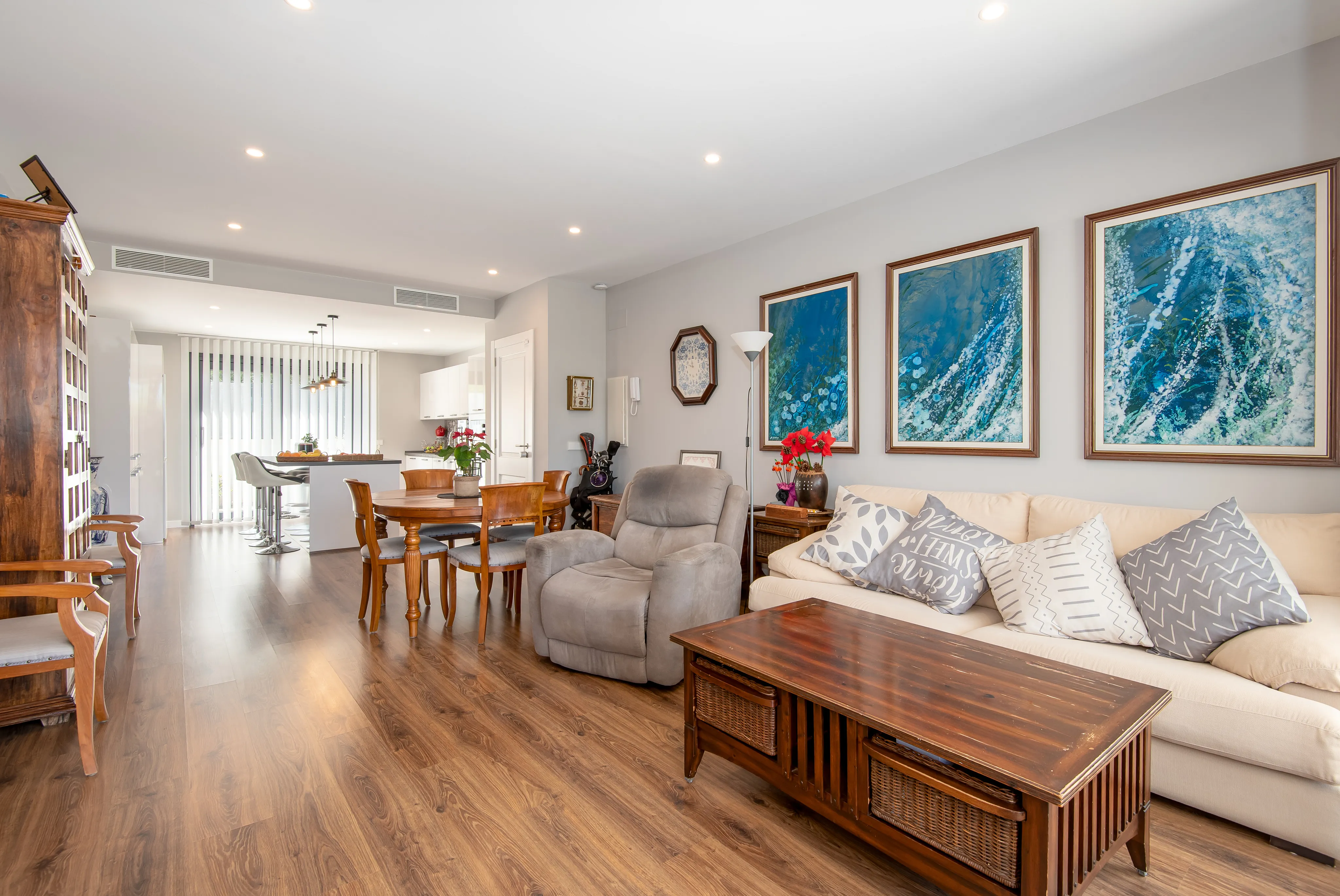 Vila moderna prop del mar-9