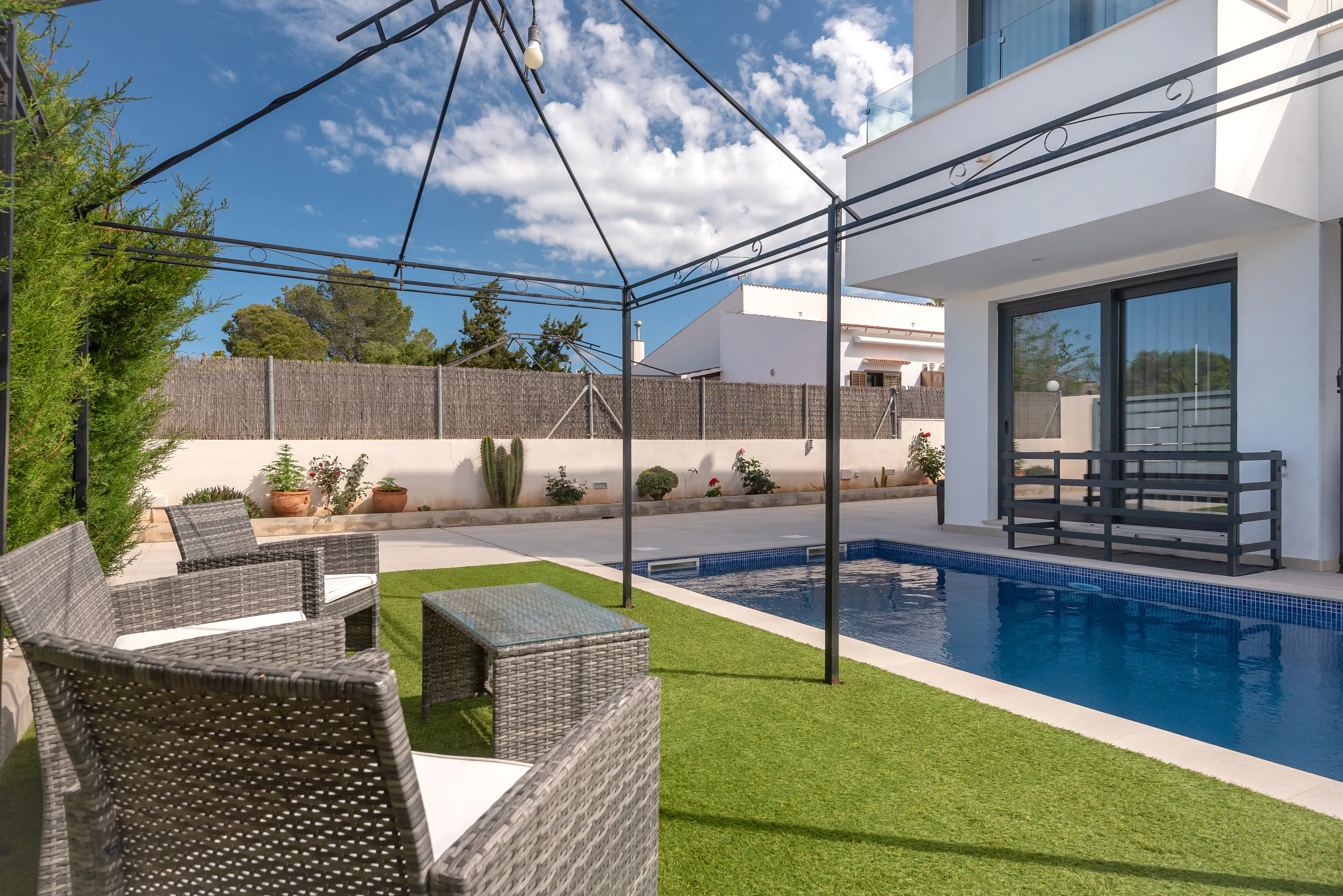 Vila moderna prop del mar-5