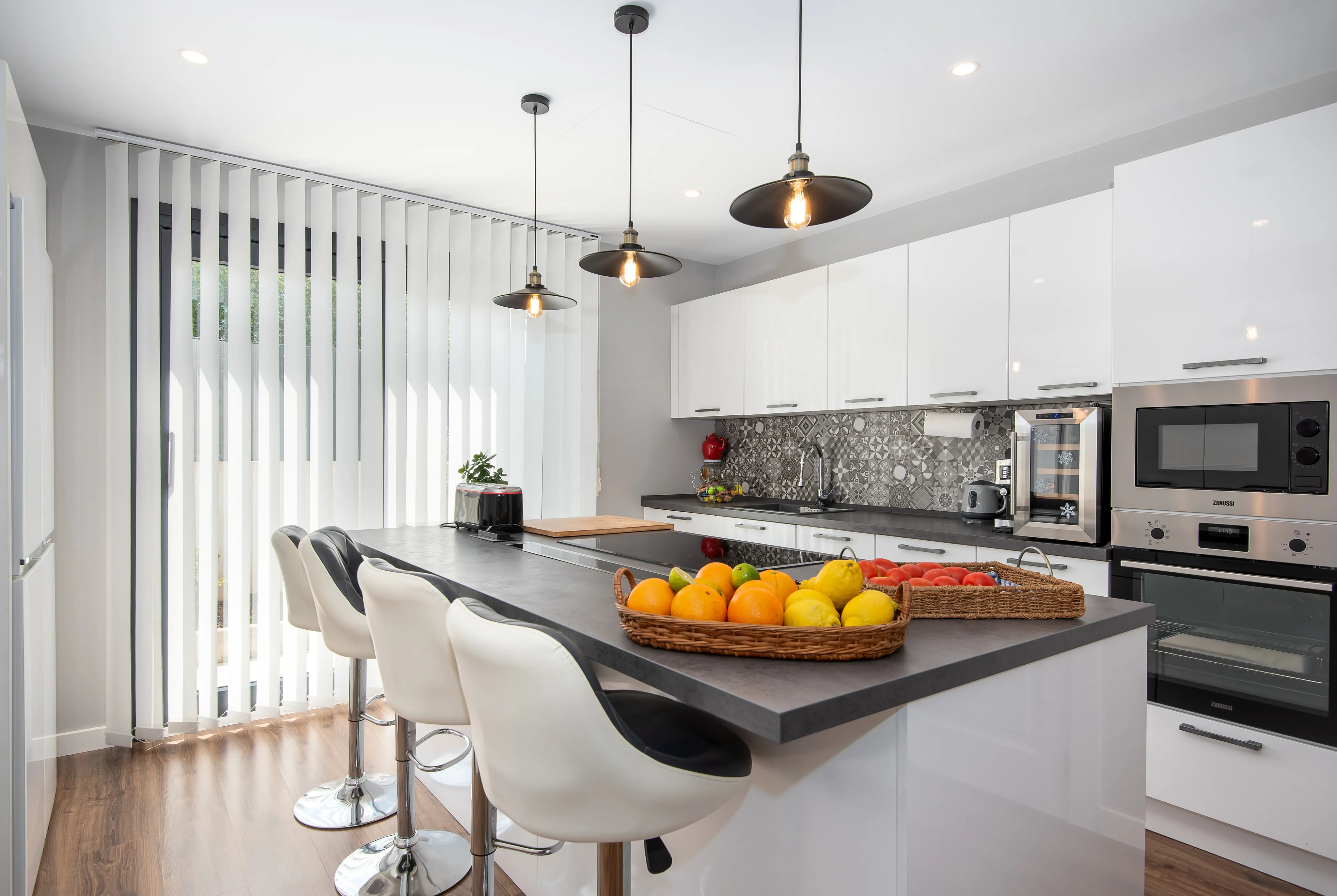 Vila moderna prop del mar-7