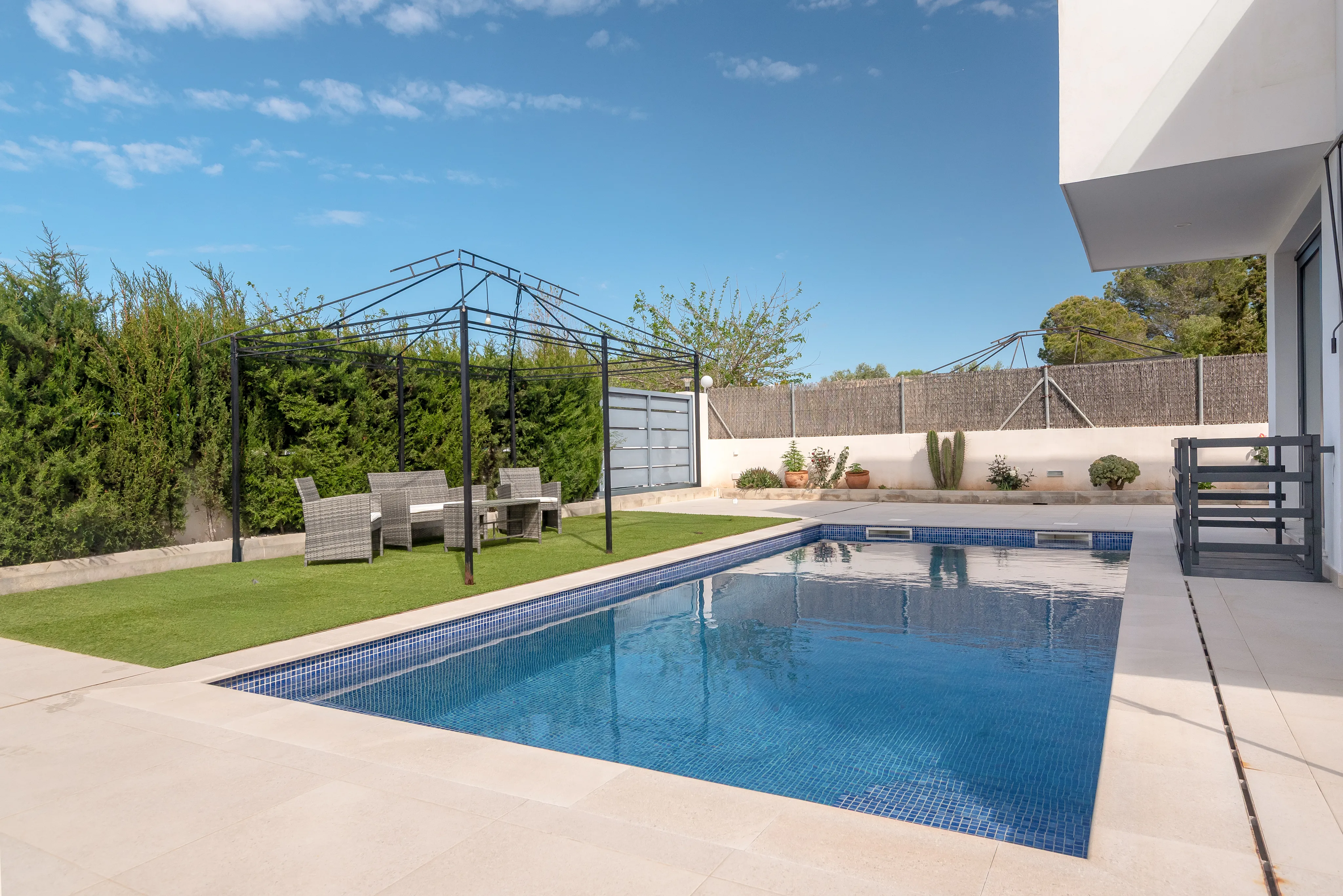 Vila moderna prop del mar-2