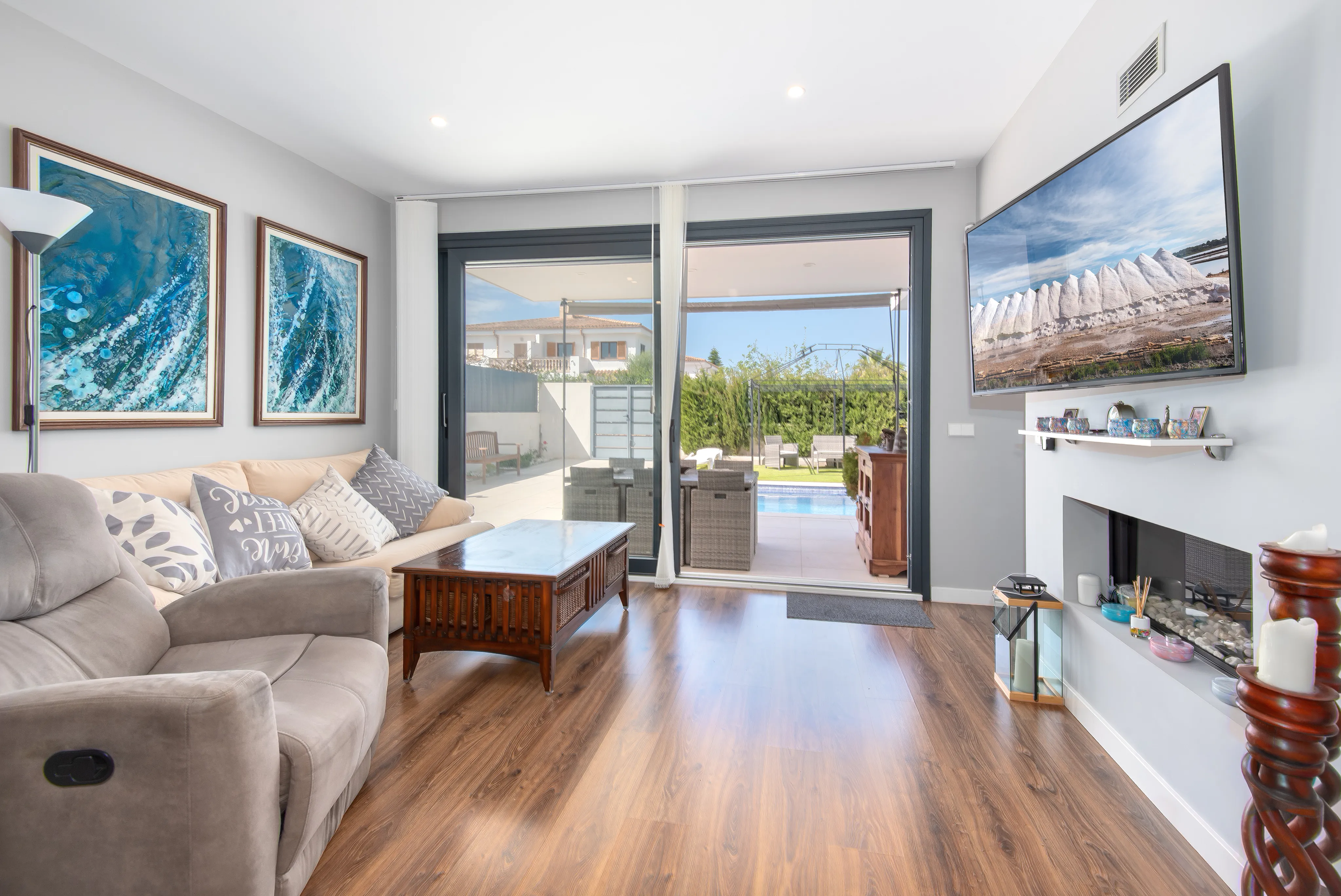 Vila moderna prop del mar-8