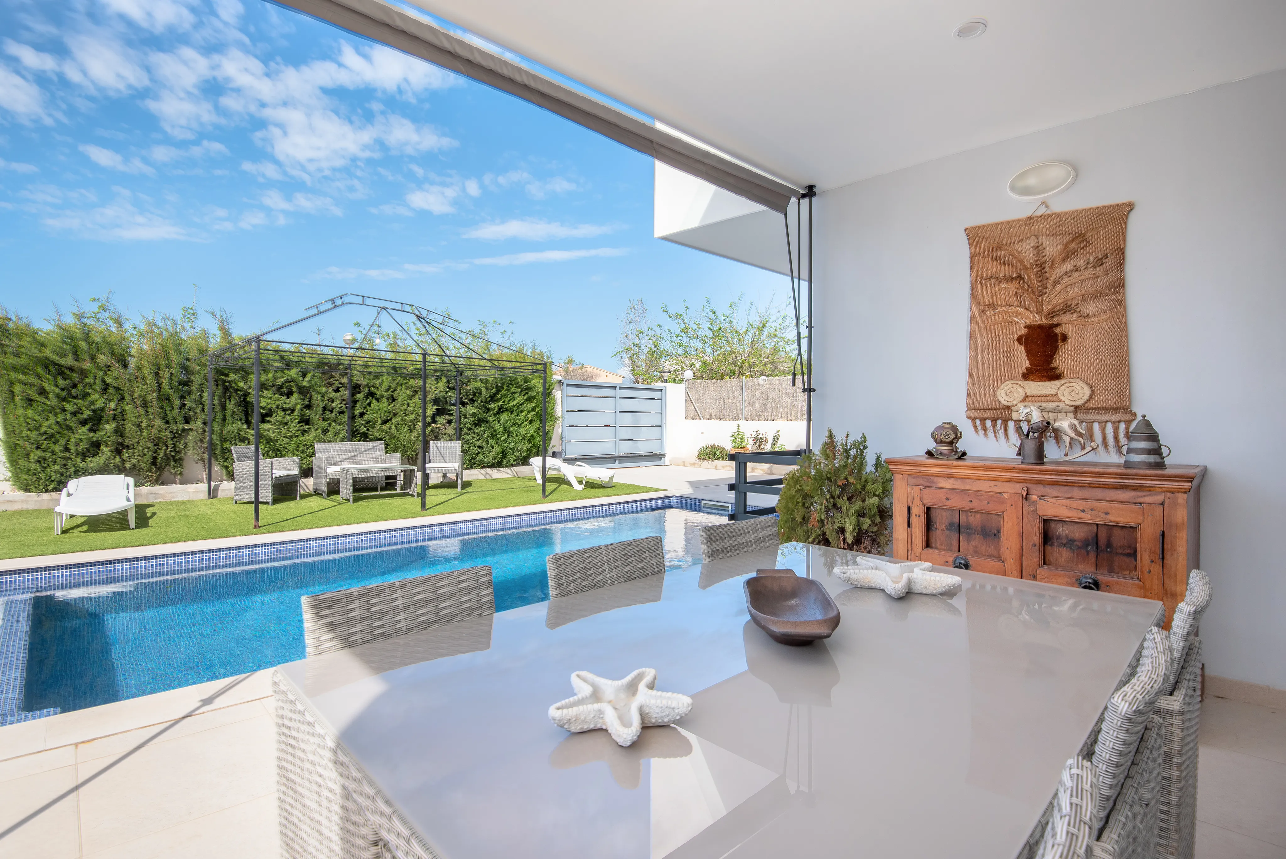 Vila moderna prop del mar-3