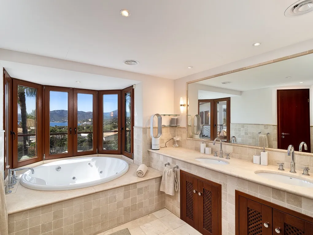 Fantàstica vila en una exclusiva zona residencial-9