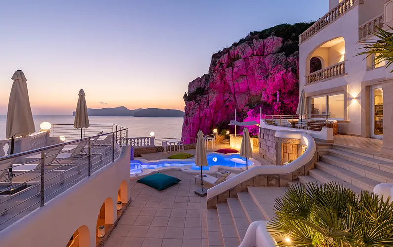 Een paradijs aan zee voor droomvakanties. Directe toegang tot de zee in Santa Ponsa