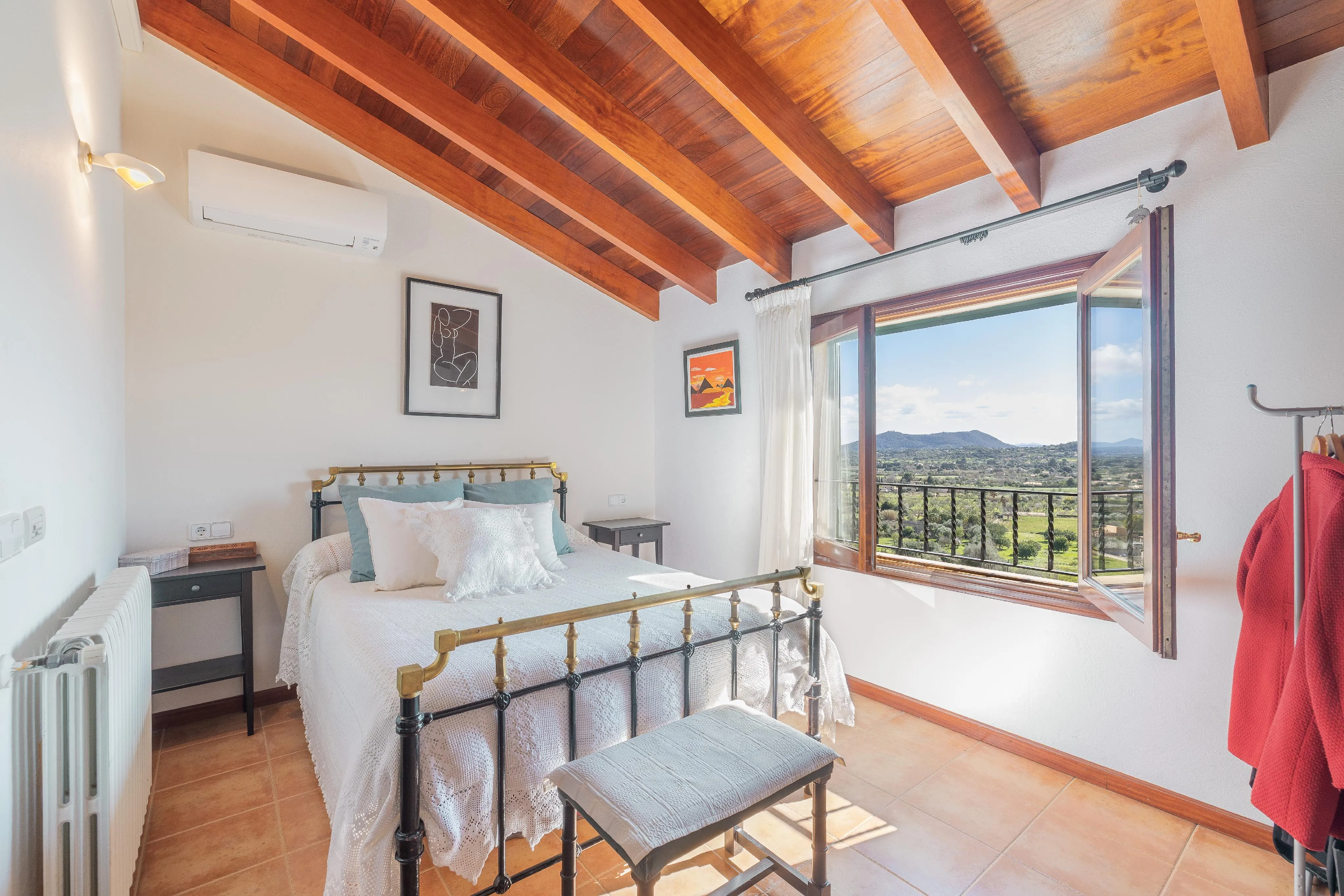 Casa de pueblo con piscina, garaje y vistas panorámicas en Selva-4