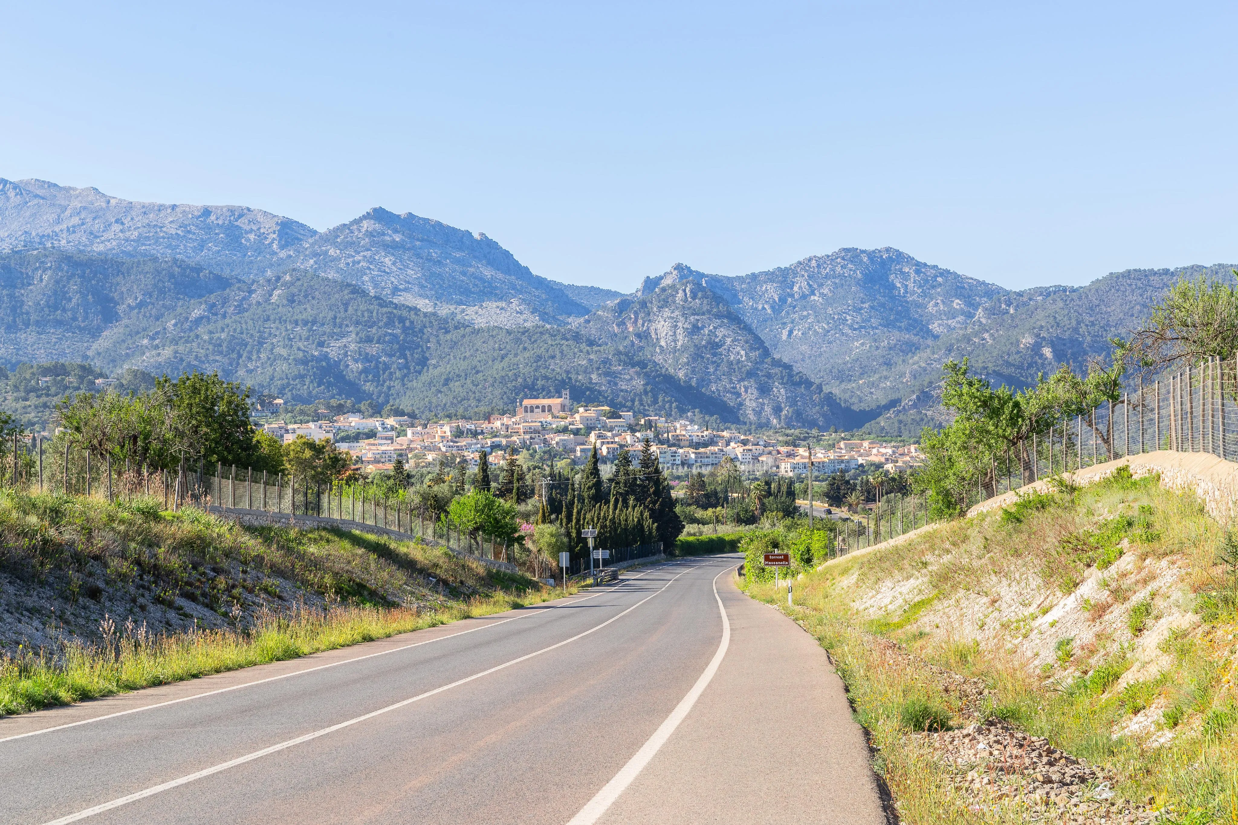 Эксклюзивный таунхаус в Сельве с бассейном, гаражом и потрясающим панорамным видом-2