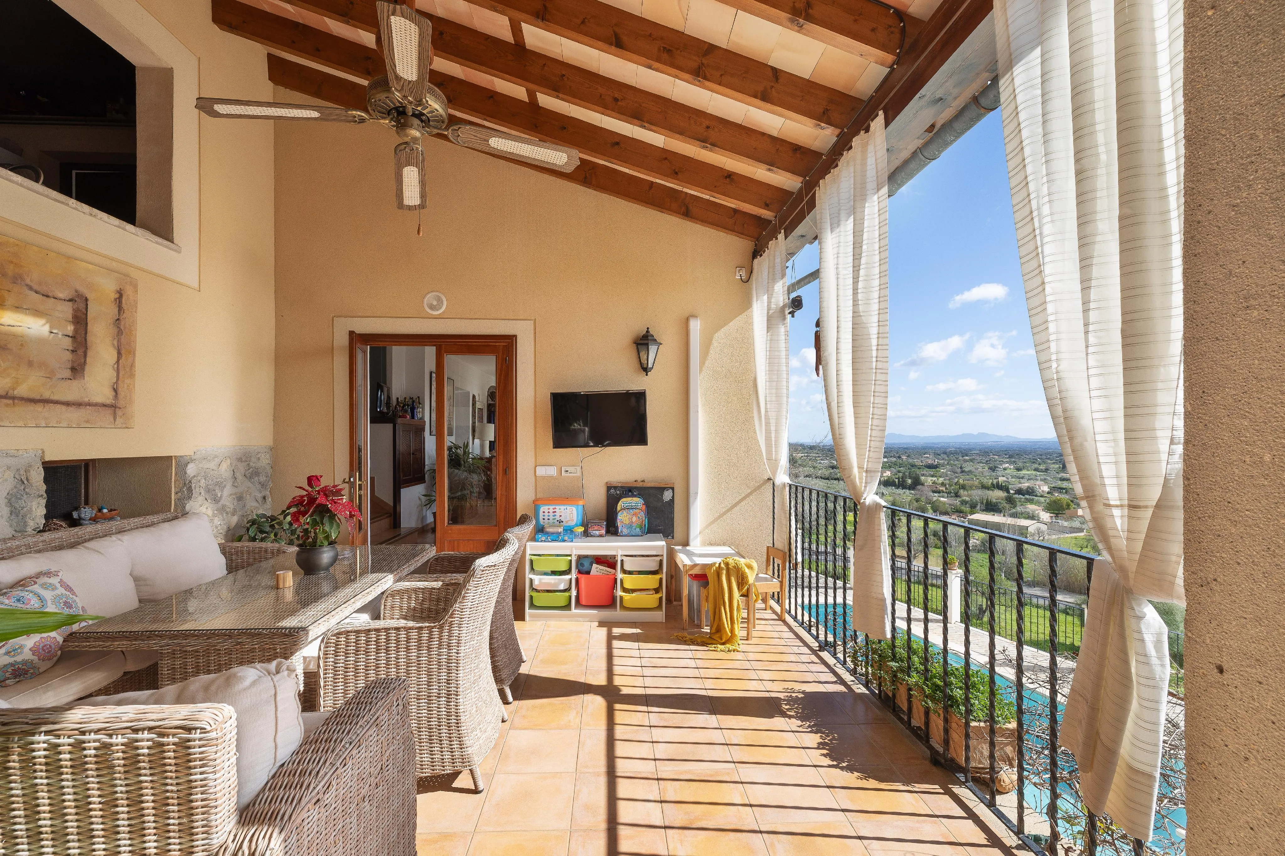 Casa de pueblo con piscina, garaje y vistas panorámicas en Selva-7