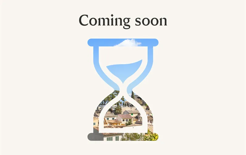 Casa de pueblo con piscina, garaje y vistas panorámicas en Selva