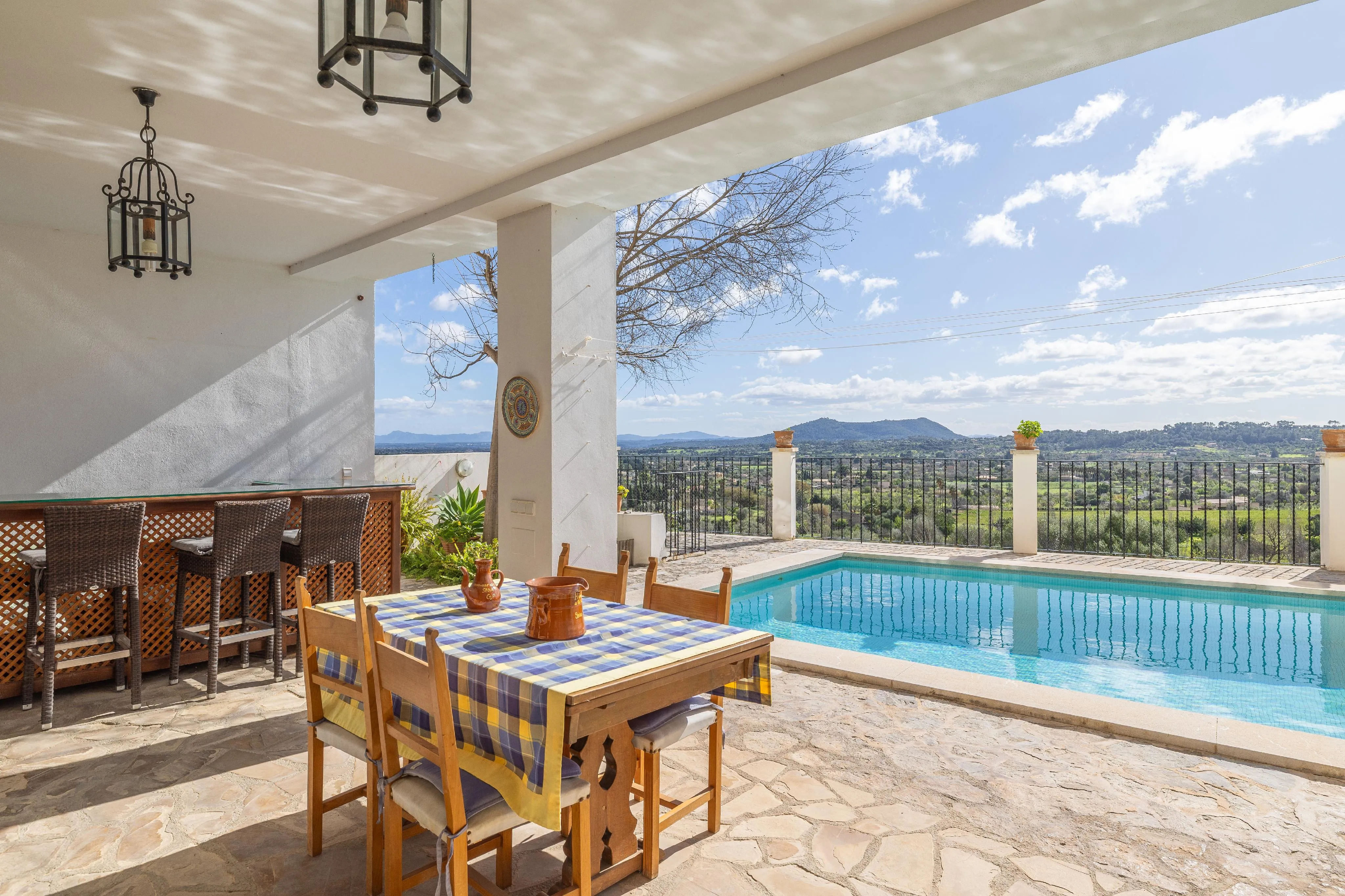 Casa de pueblo con piscina, garaje y vistas panorámicas en Selva-9