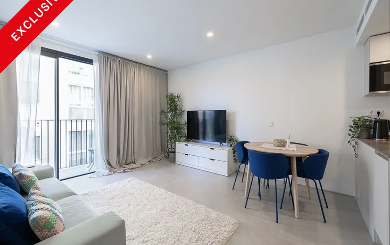 Modern one bedroom apartment with elevator, garage and communal pool