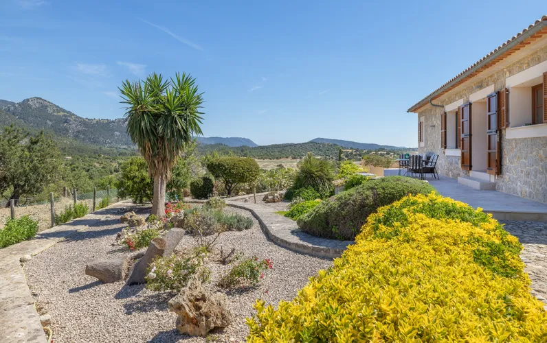 Finca mediterranea a Moscari con piscina, studio per gli ospiti e panorama unico a 360°