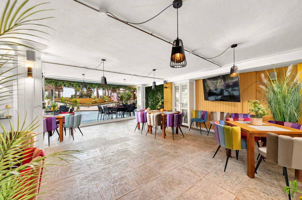 Restaurant for sale on the beachfront in El Arenal