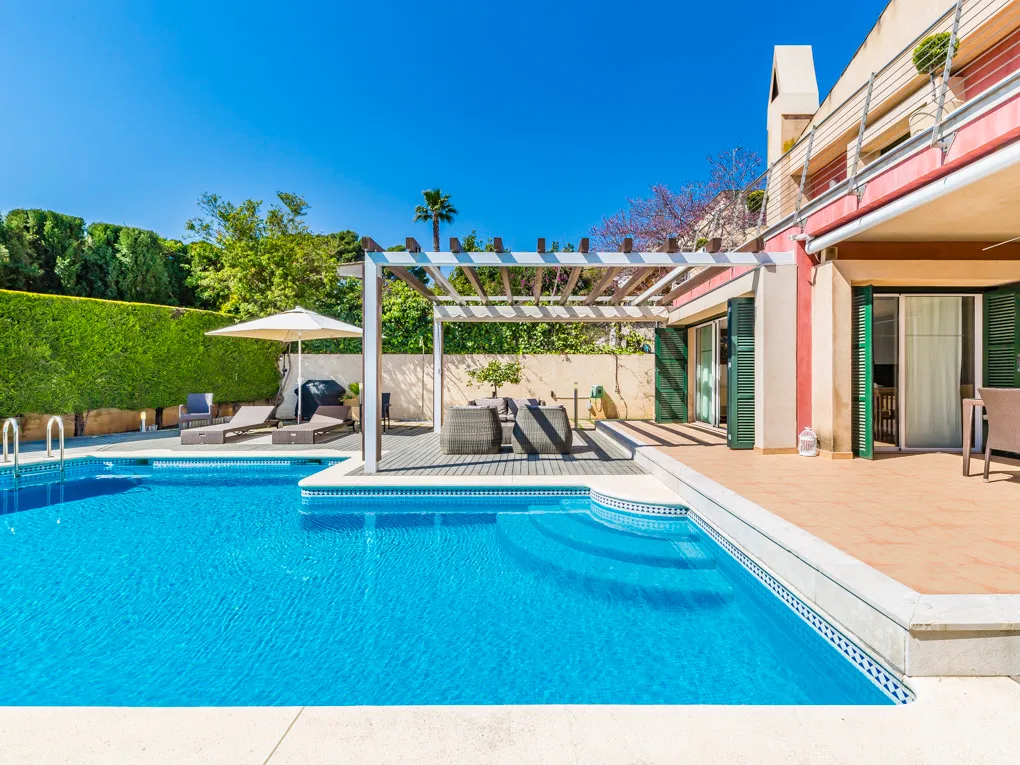 Piękna rodzinna nieruchomość w doskonałej lokalizacji-3