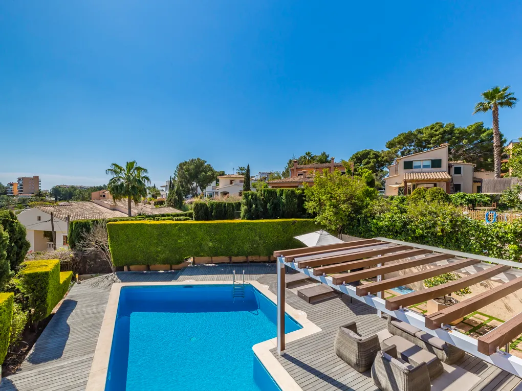 Piękna rodzinna nieruchomość w doskonałej lokalizacji-10