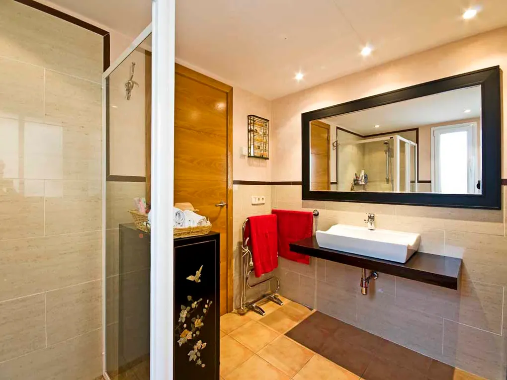 Piękna rodzinna nieruchomość w doskonałej lokalizacji-8